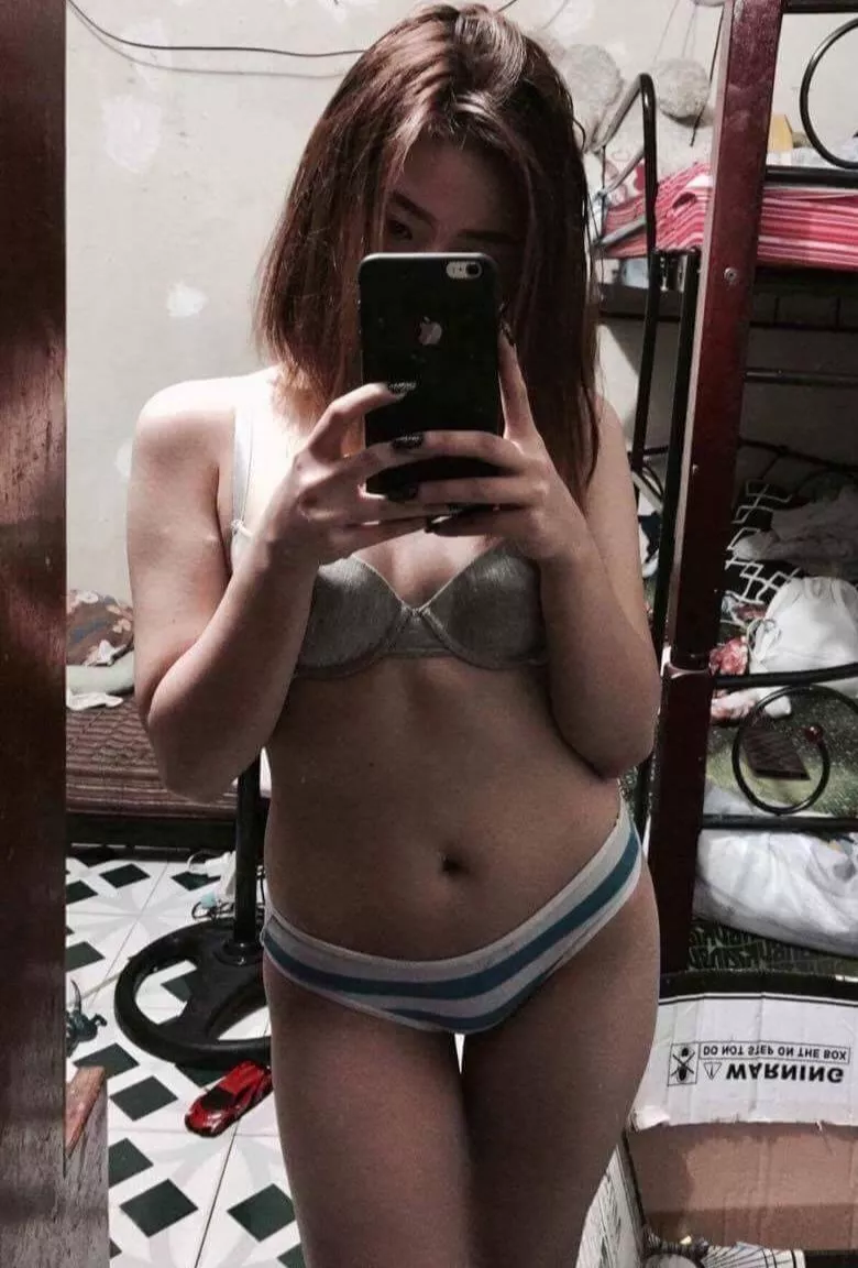 (f) Boring here at house. Magandang tanghali. Let's play ? ðŸ’¦ðŸ’¦ðŸ’¦ posted by lil_hottie256