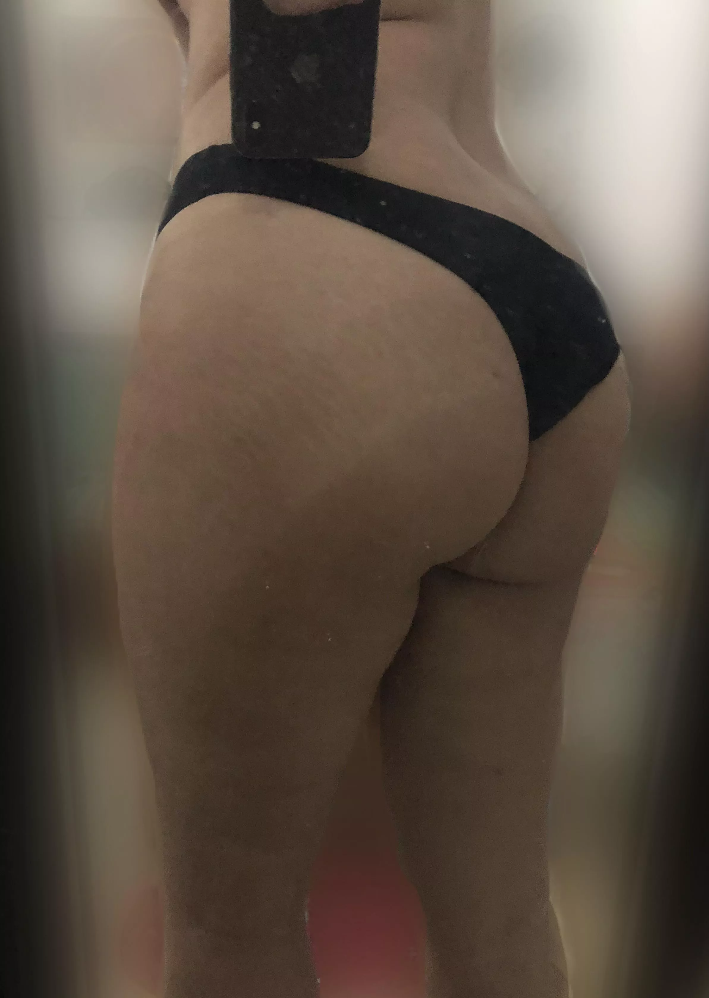 (f) Cause someone said I was â€œhidingâ€ it. So here ðŸ¥´ (I donâ€™t work out tho. Just I.F) posted by piggym72