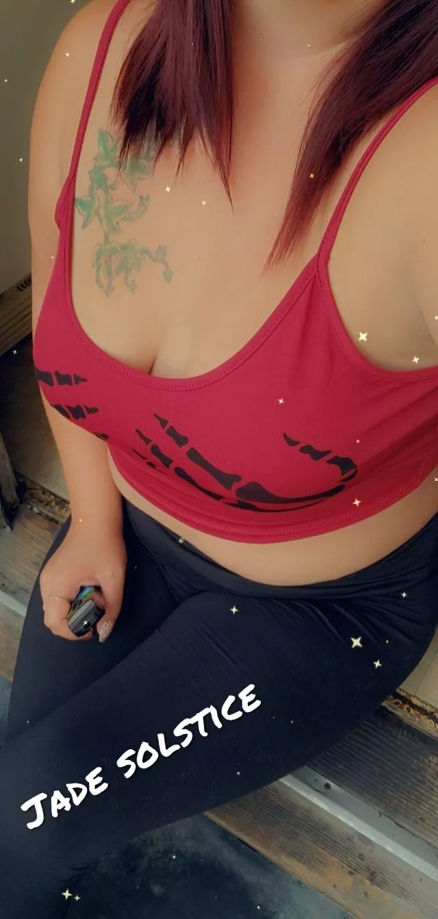 (F) finally confident enough to wear a crop top. ☺ posted by Jadesolstice