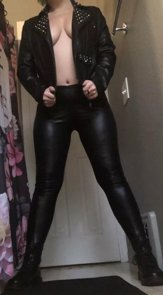 [F] Living for this leather look posted by mrs_jadewhite