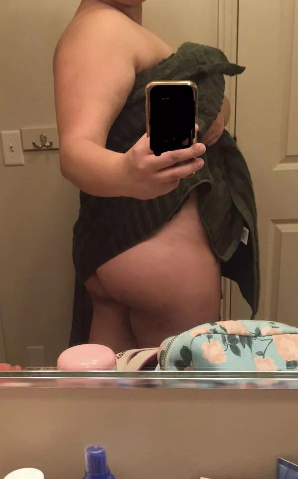 [f] Maybe Iâ€™m trying to get caught in the co-ed showers :3 posted by thiccthighsthea