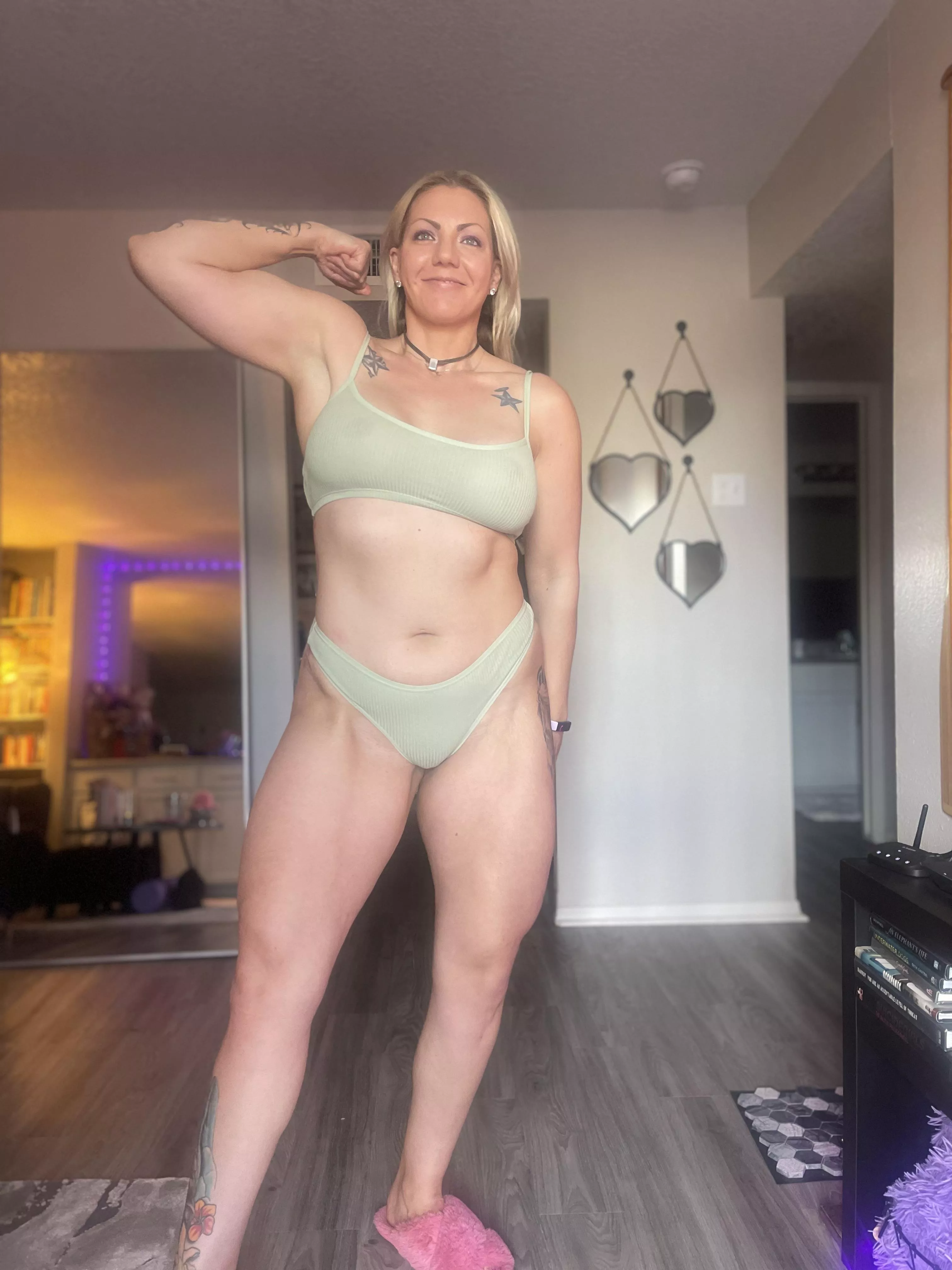 (F) not bad for 38 years old. 5’10” 190# 26.5” quads posted by whoiskateh