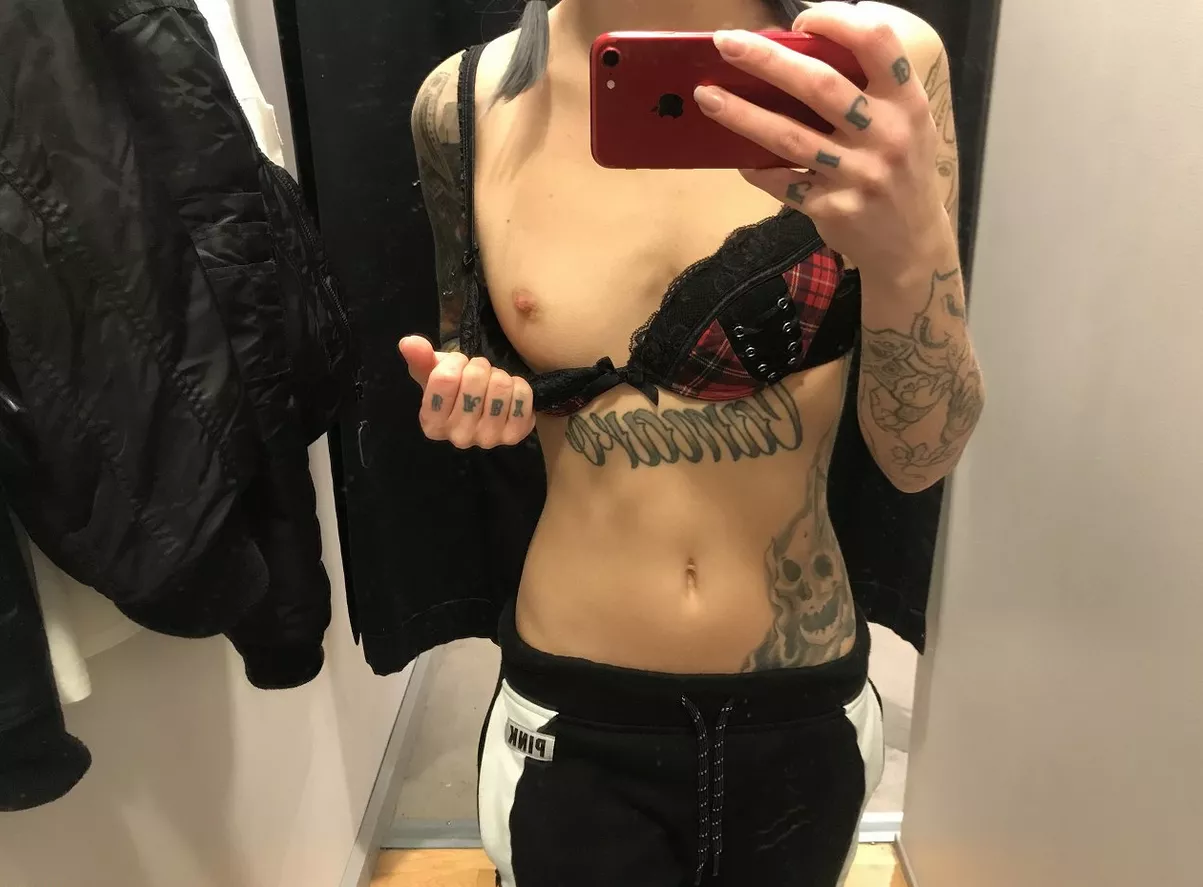 (F) (OC) Tiny tits in the changing room posted by neoneo69