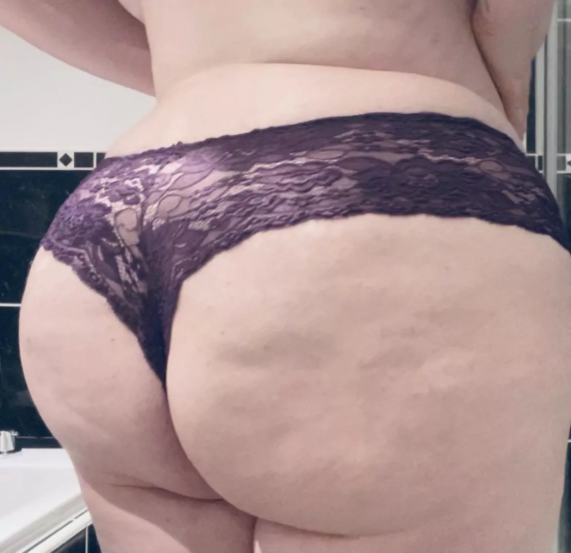 [F] THICK thick 🍰 posted by amber_val