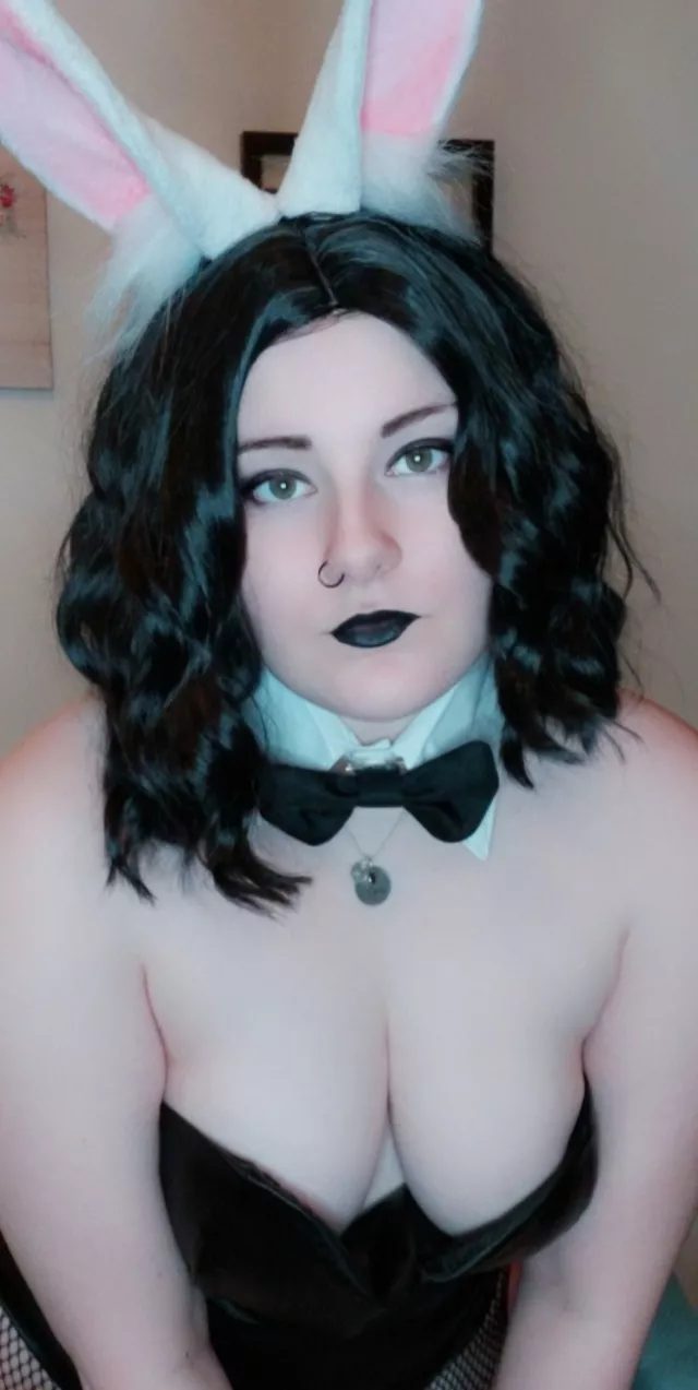 (F19) Goth bunny girl at your service ~ 🖤✖🐰 posted by rainbowstorm130