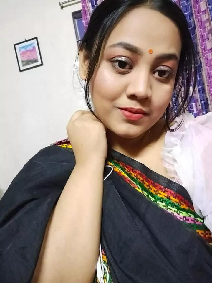 F22 kolkata married am I hot? [f] posted by Sensitive_Mixture117