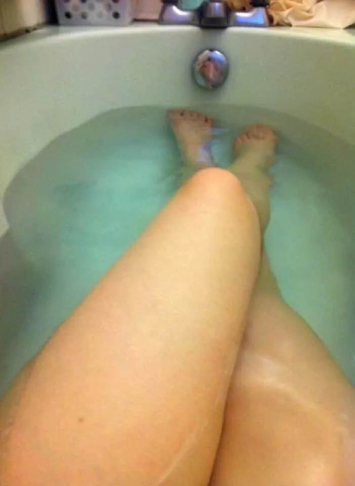 F26 bath legs lol posted by boredhousewife96