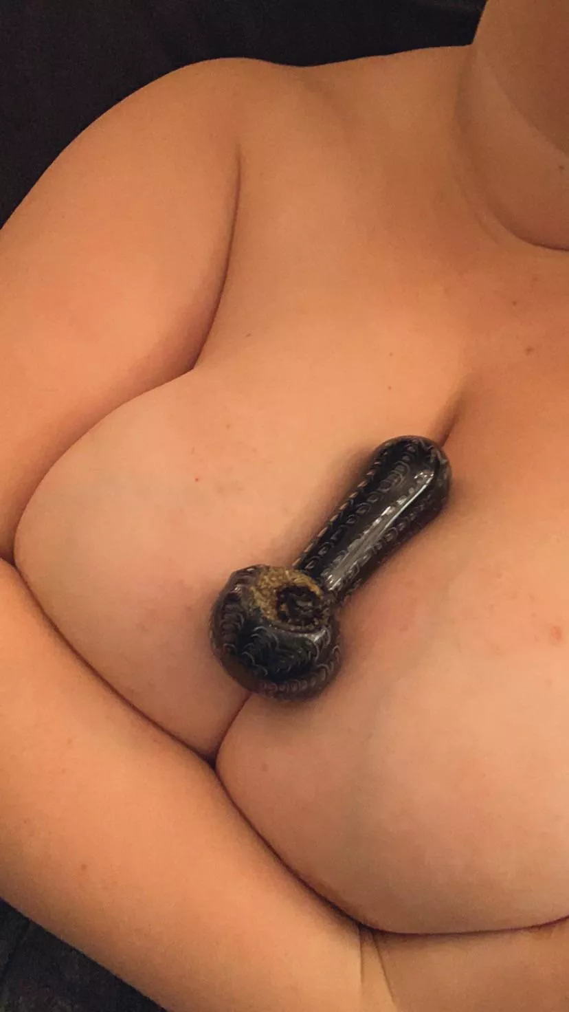 Fancy a hit? 😘 posted by ValerieQuinnXXX