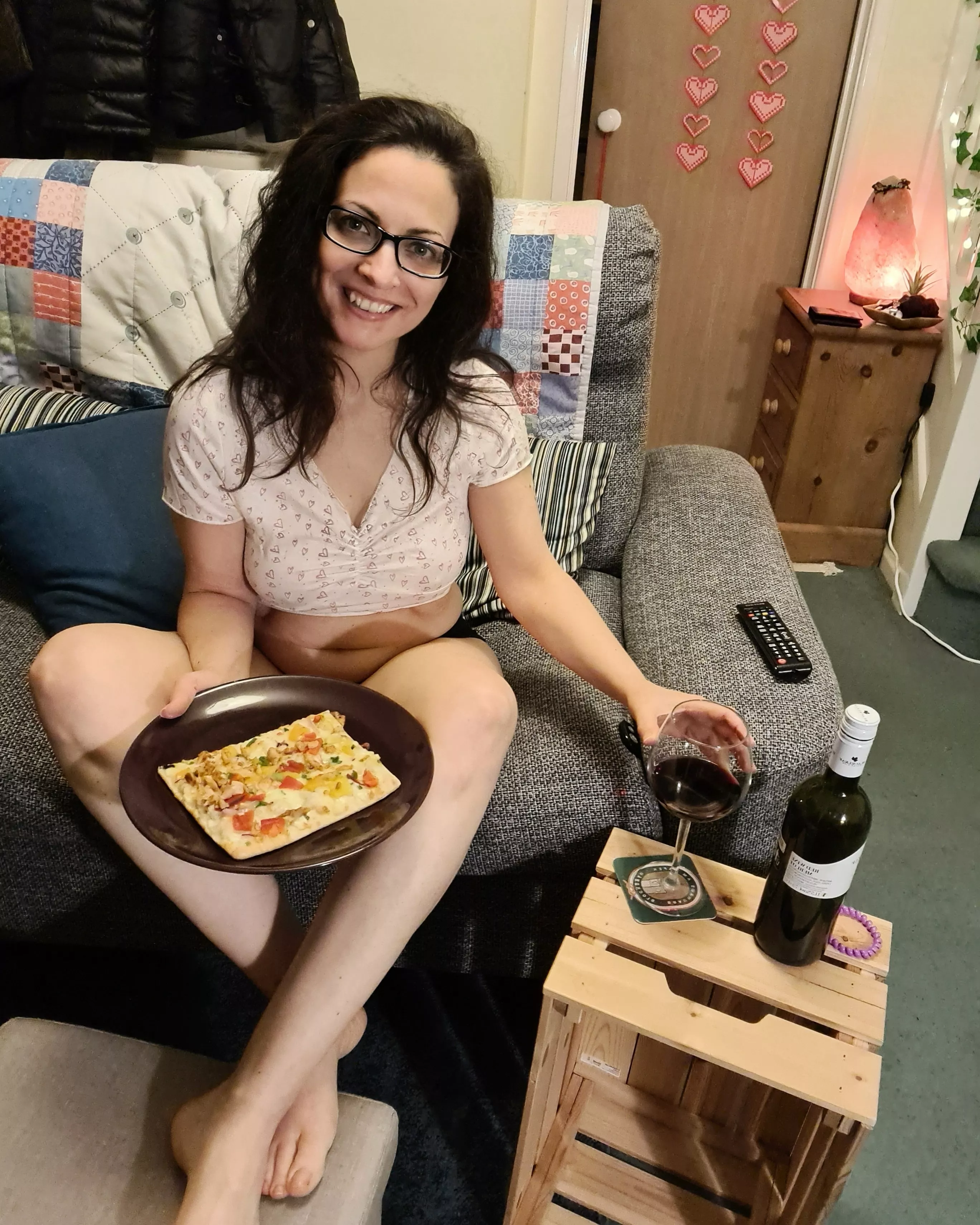 Fancy pizza and wine with me? 47F posted by Hotmilf_Rose