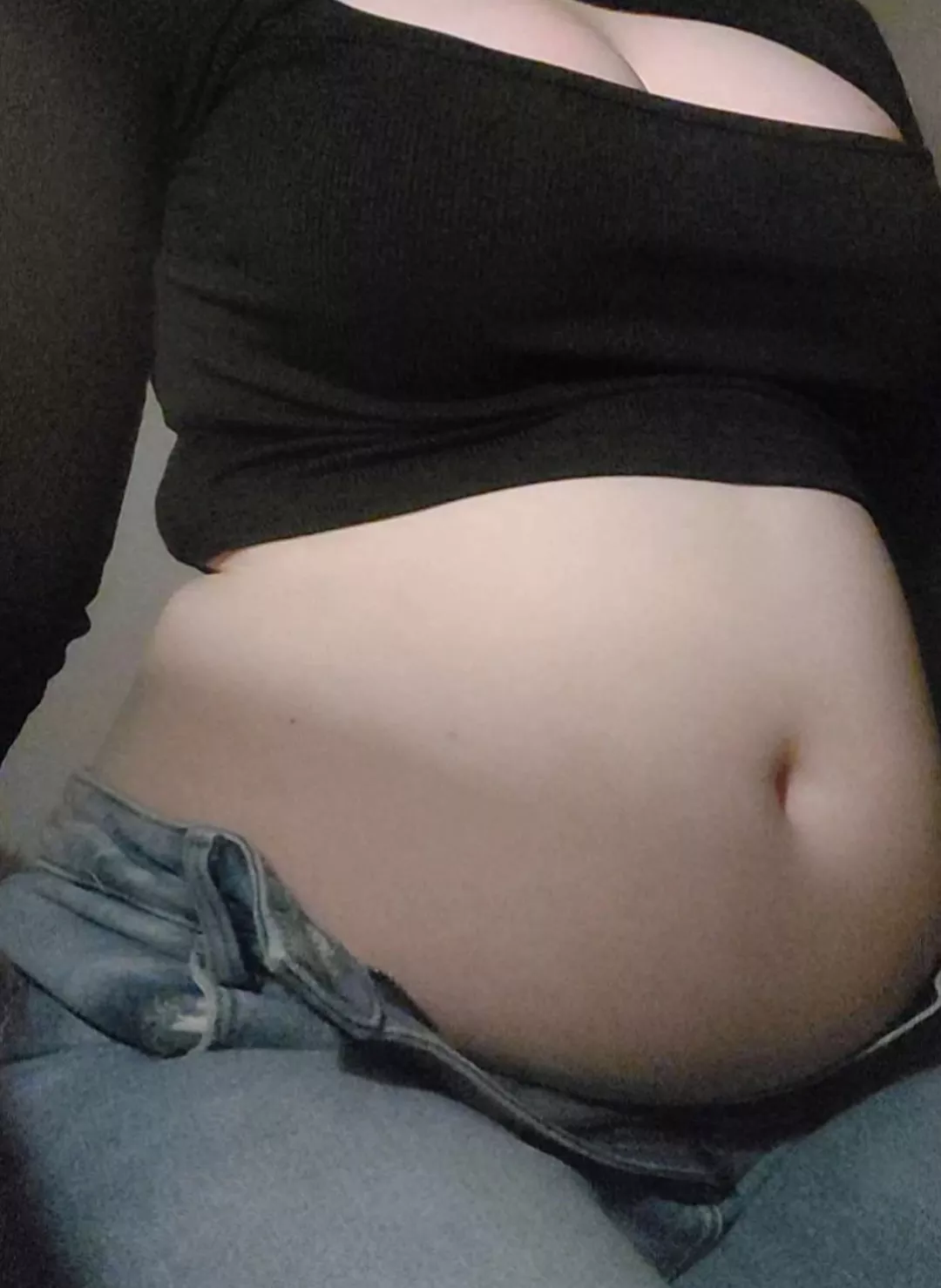 Feed me to my max then rub my big, tight belly 😩 add me on snapchat! little.fatpiggy - looking for online feeder 💋 posted by little_fatpiggy