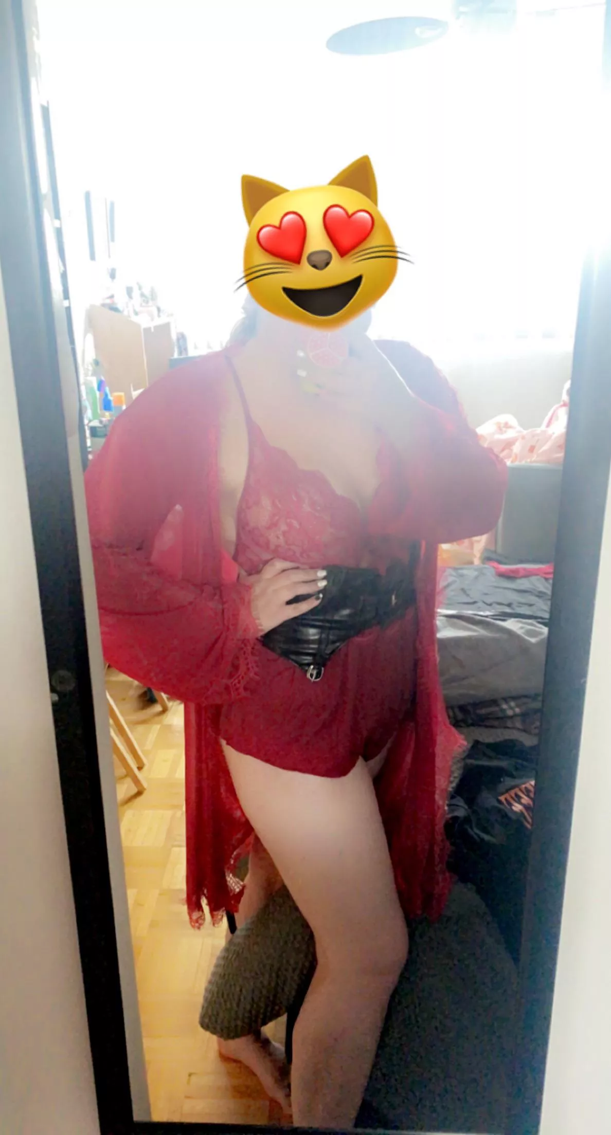 Feelin’ a little devilish on this Halloween evening 😈 [F26] posted by BlondeandBurntOut