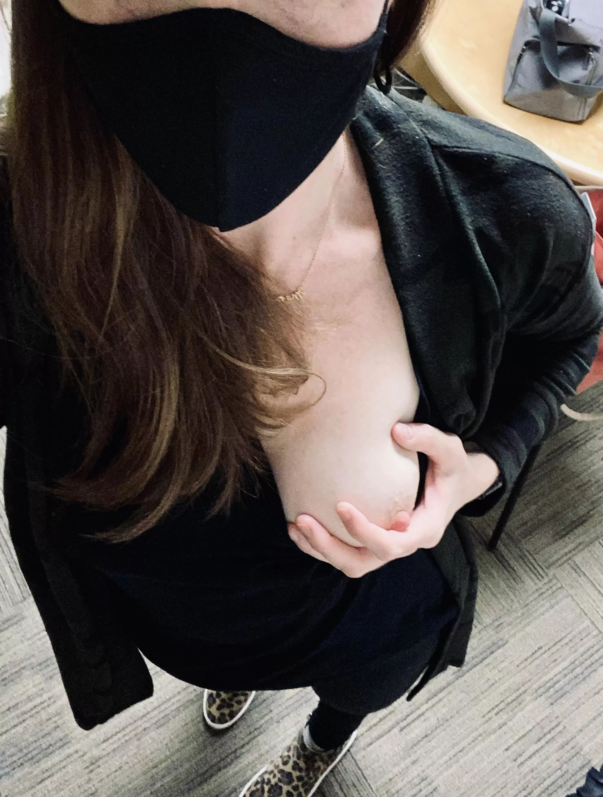 [F]eeling bored and horny at work :). 1984 mom of 2. posted by ShannonLovesSatin