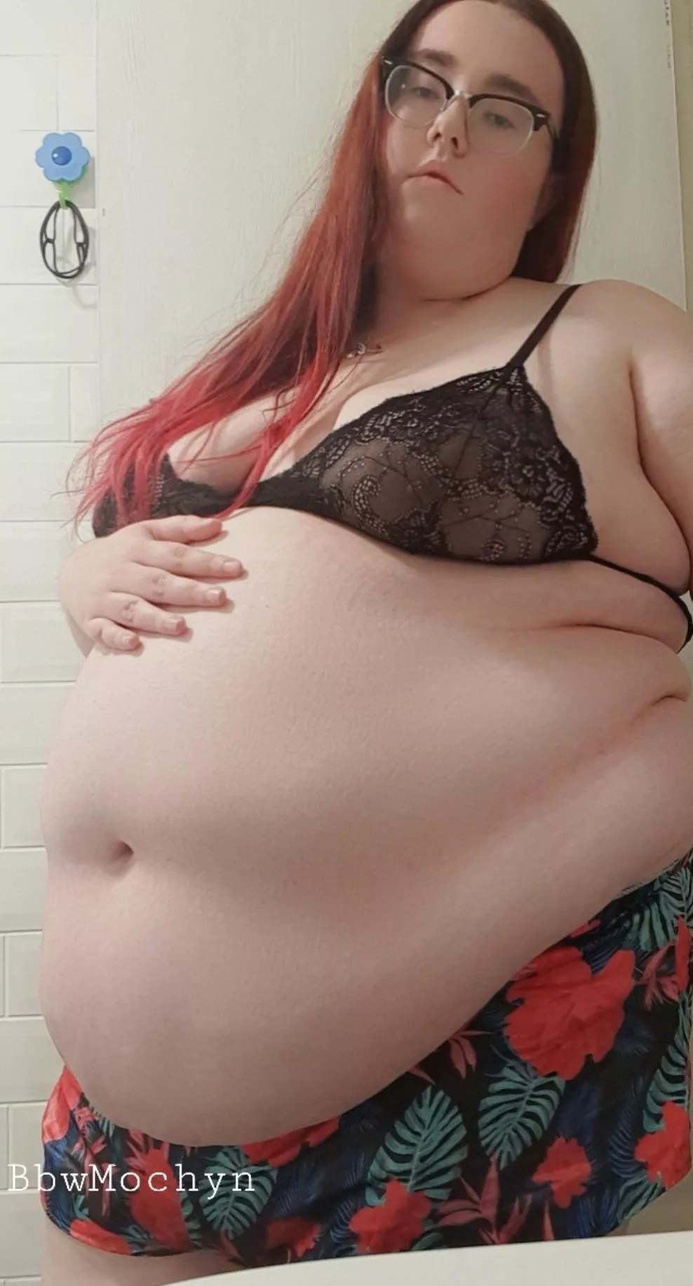 Feeling enormous after my stuffing 🐷🥰🥵 can you help rub my belly? posted by bbwmochyn