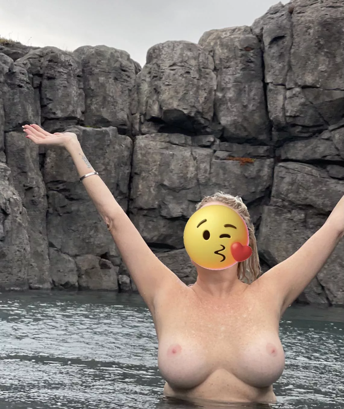 Feeling free in Iceland (f) posted by lilbitsassyy4u