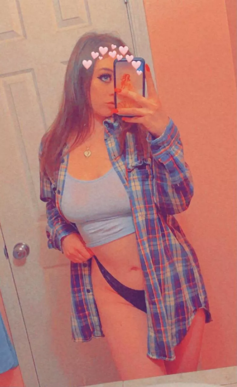 Feeling frisky in flannelâ¤ï¸ [24F] [OC] posted by sapphirespins