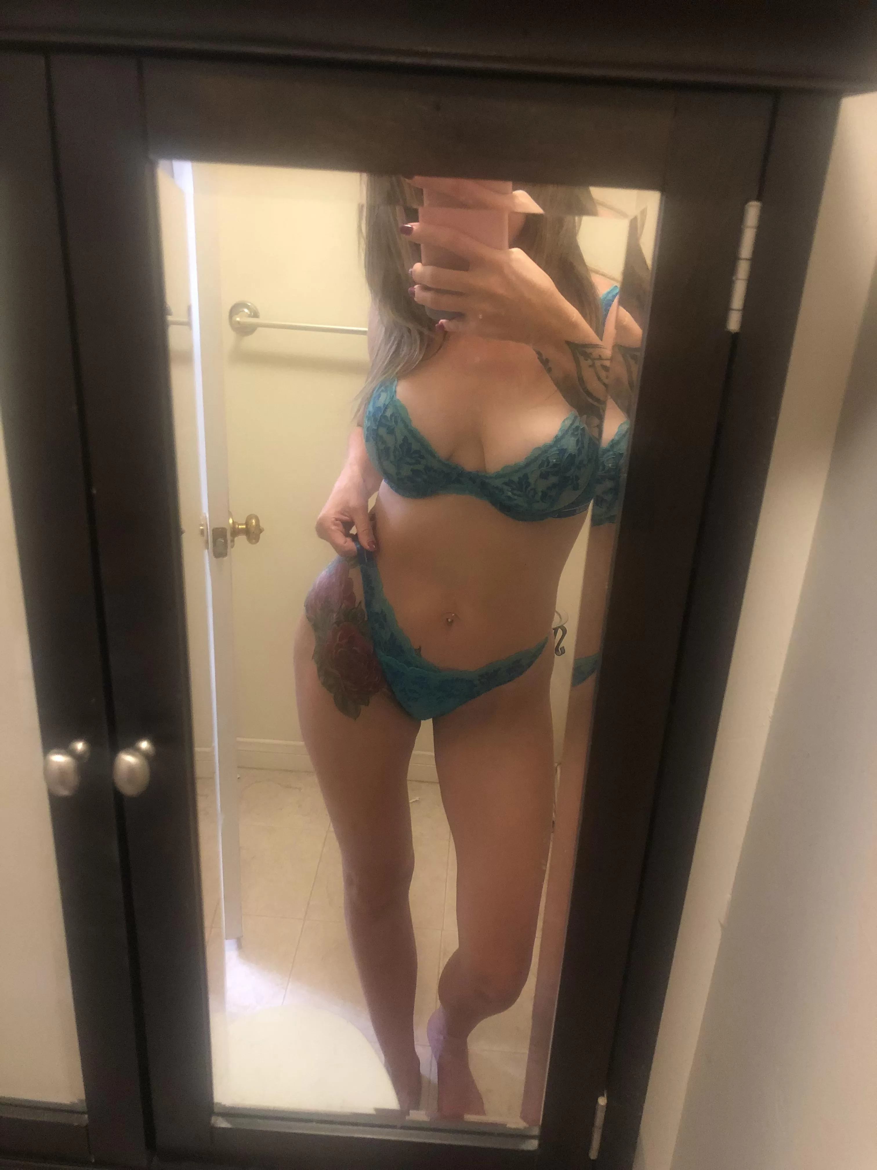 Feeling myself in my new set posted by CaliCpl94