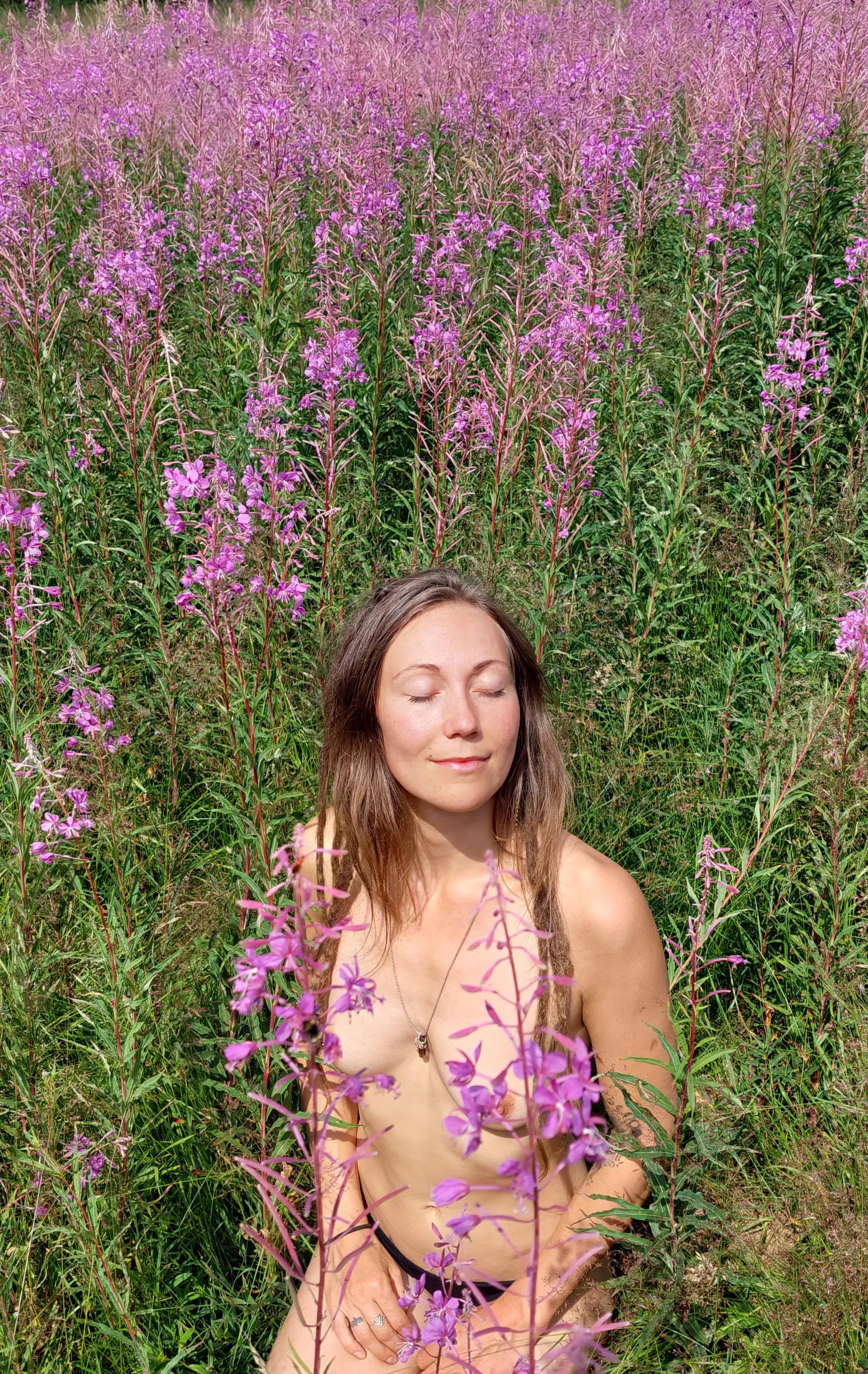 Feeling peaceful in flower fields 🌺 posted by scandinaviannymph