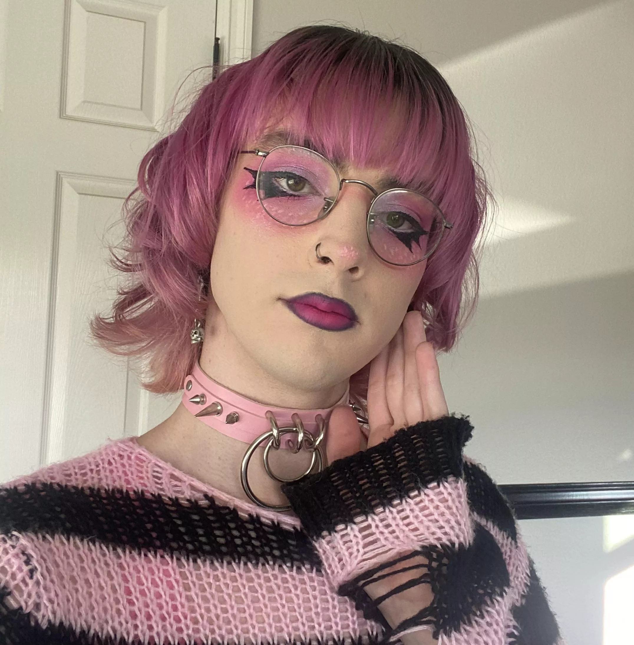 Feeling pretty and pink here 💕 posted by PanFemboy