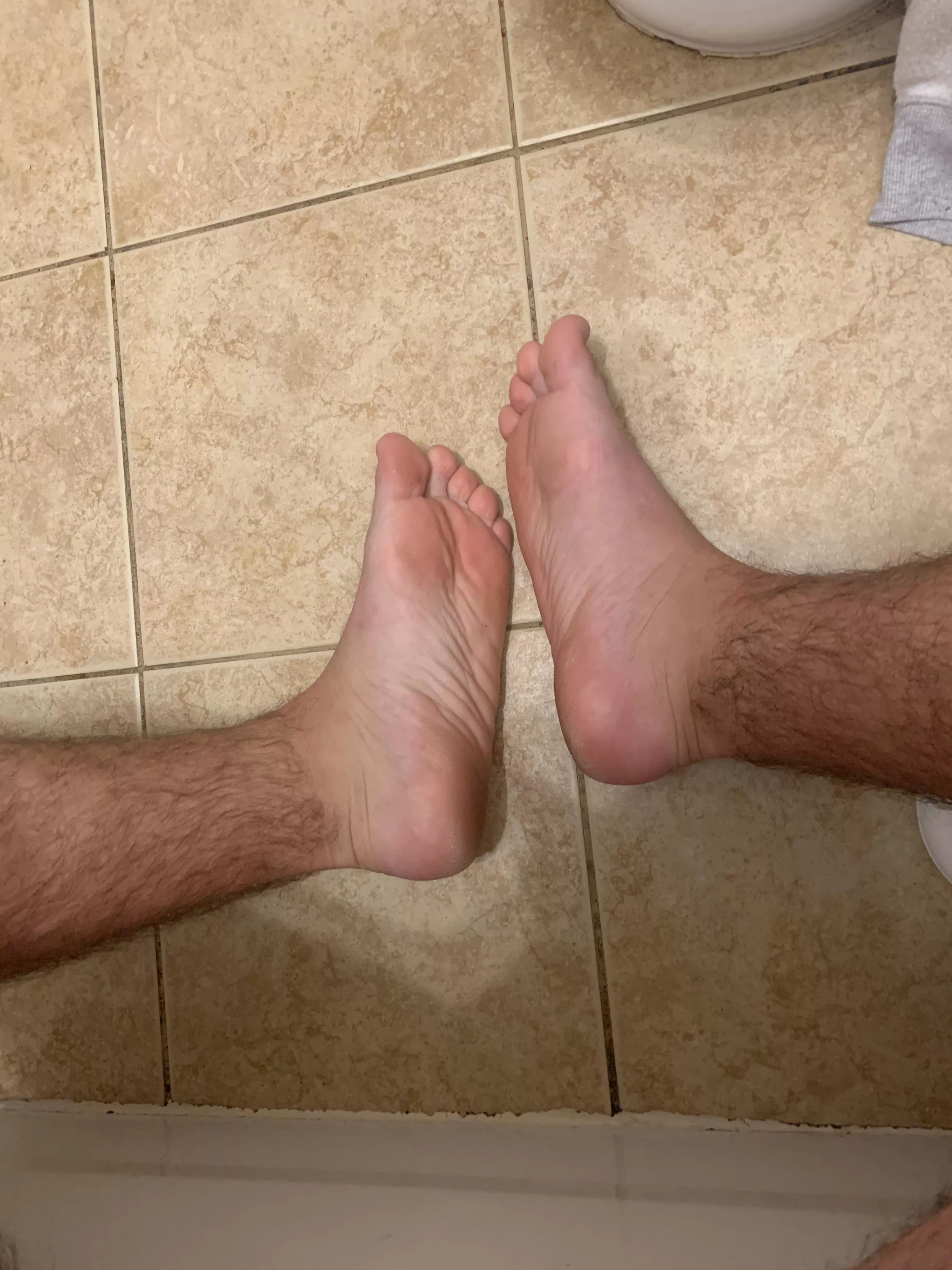 Feet after a long day 🤤,dms open posted by big-chungus228