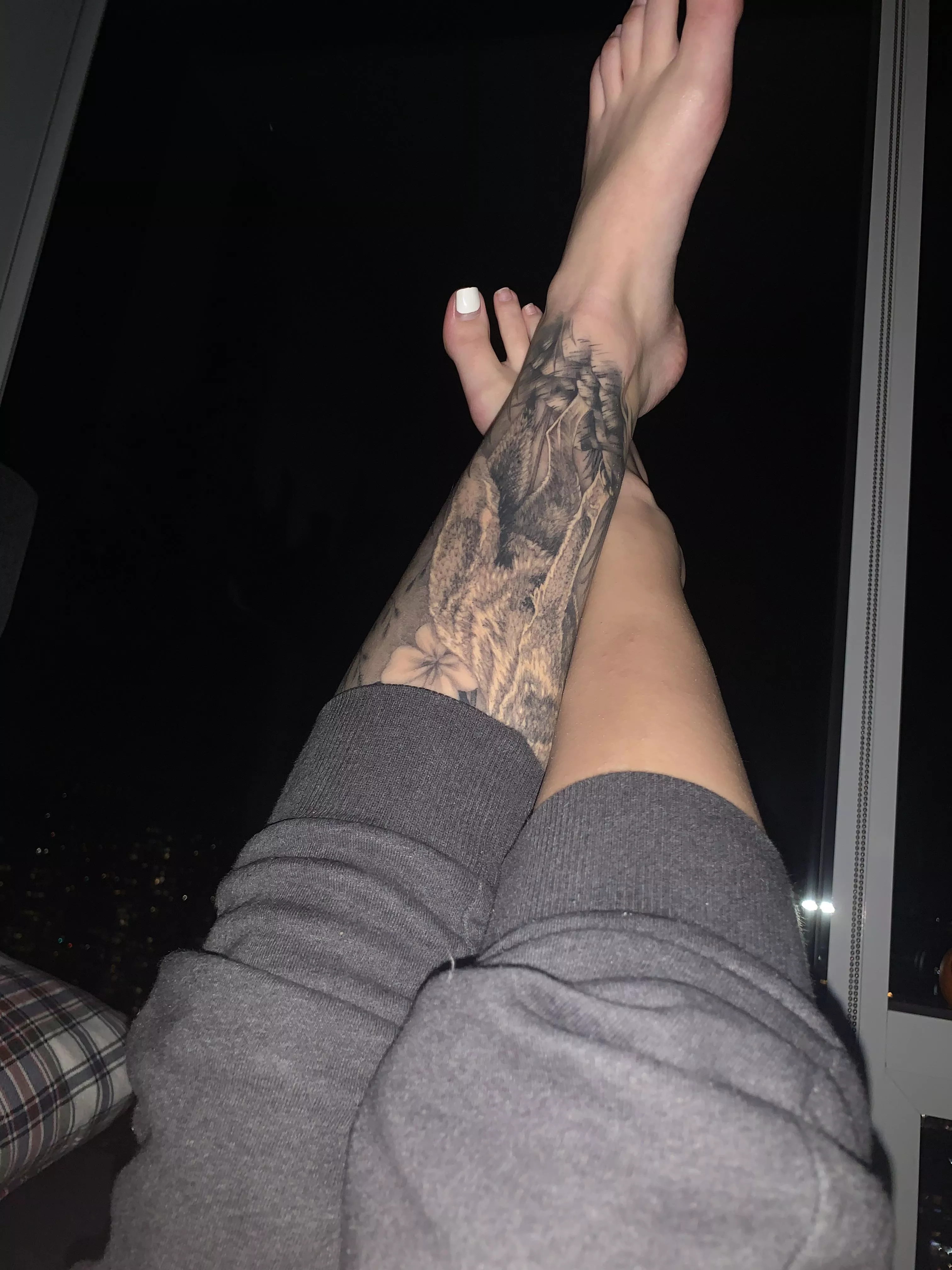 Feet in the air ðŸ‘£ posted by SexyySaphia