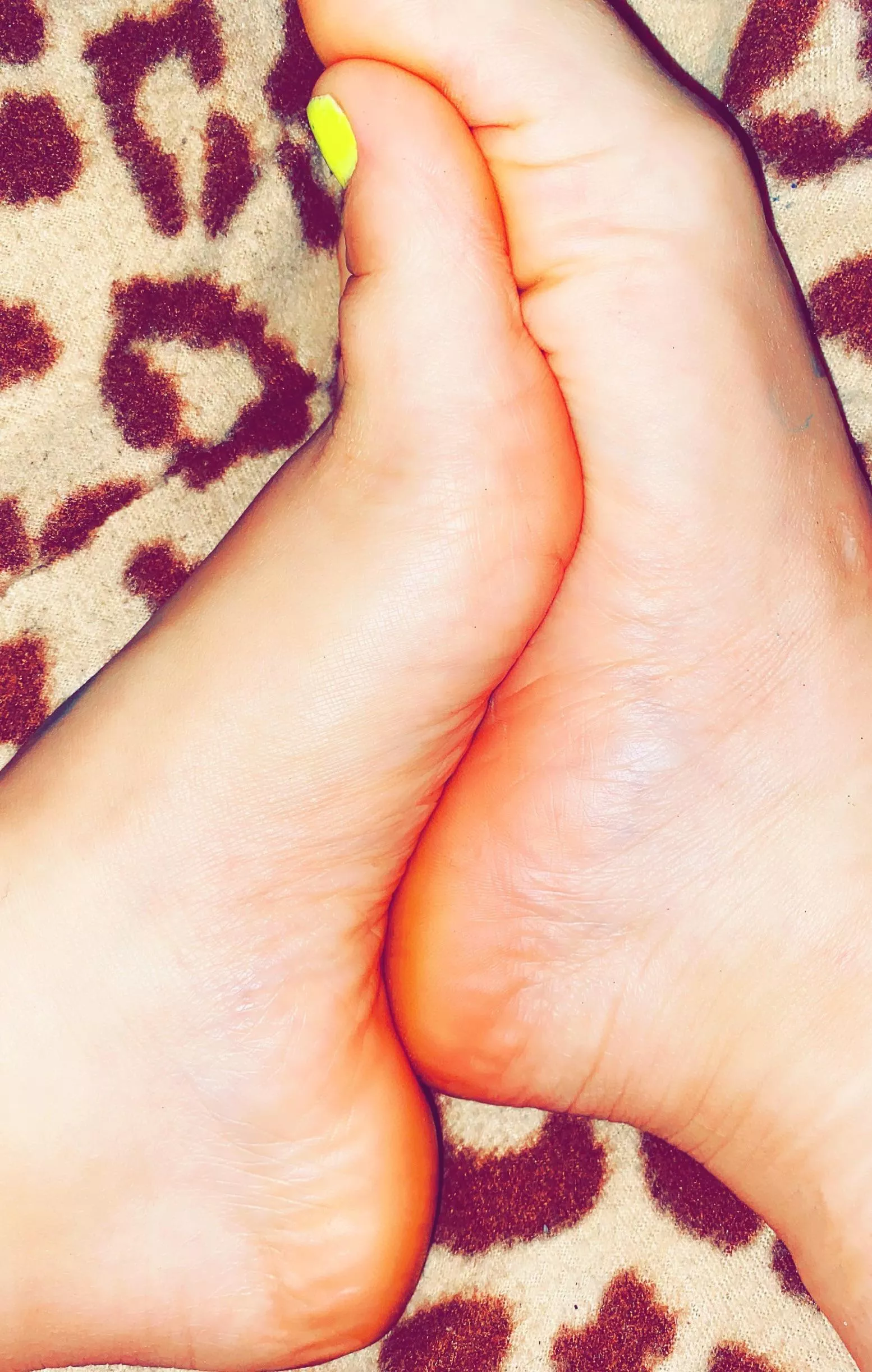 Feet needs attention 😊😈 posted by Cutetreats27