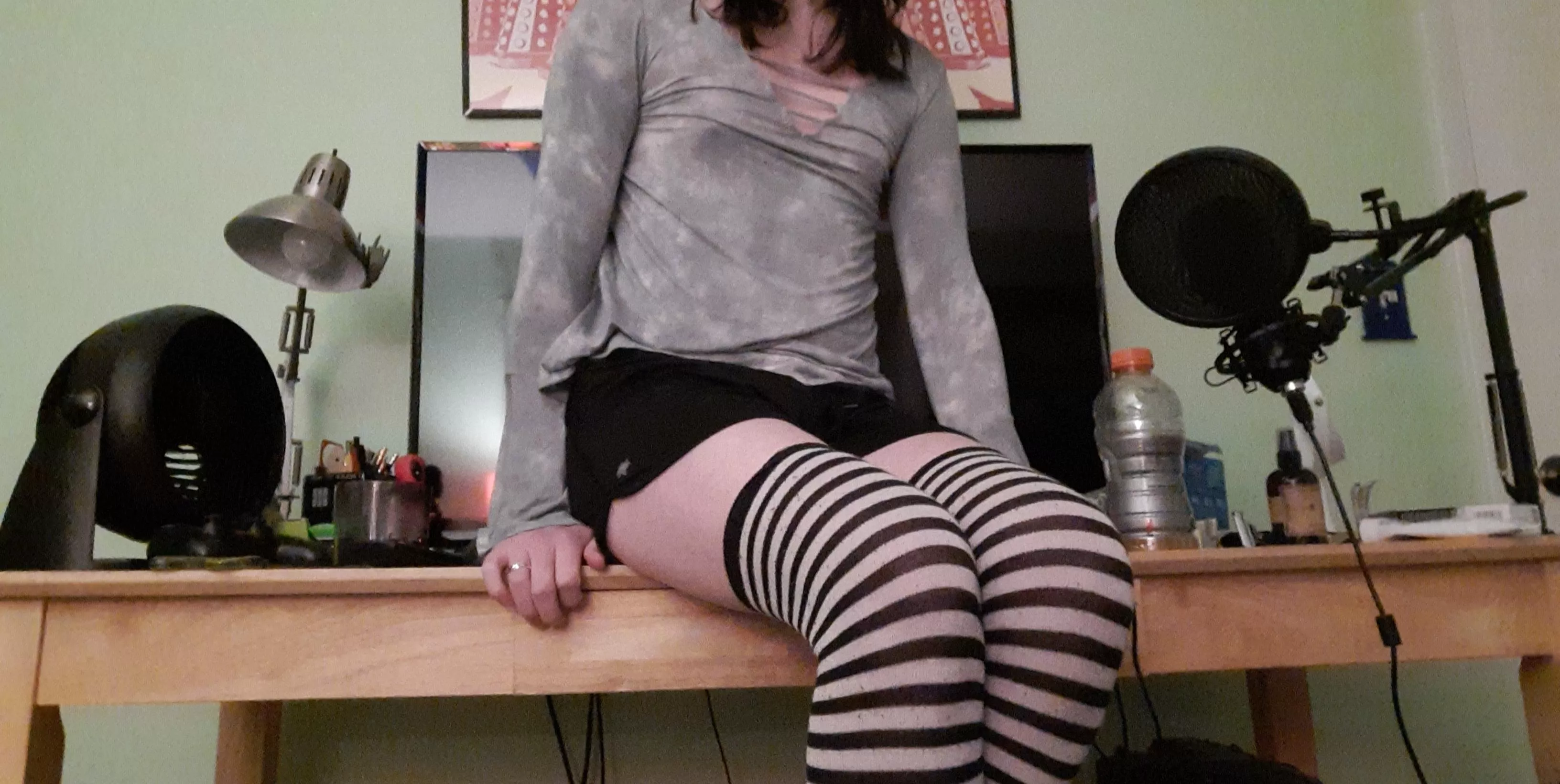 Femboy on da desk what he gonna do? posted by KikitheFemboy