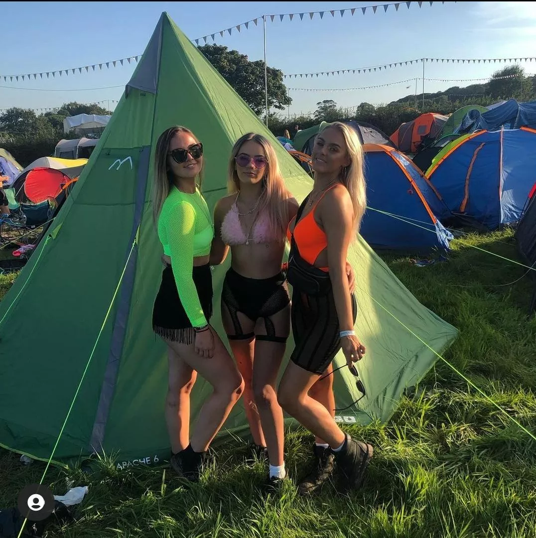 Festival girls posted by Confident-Tomato666