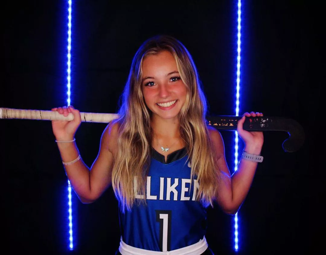 Field hockey cutie (IRTR) posted by GimmeSlapsies