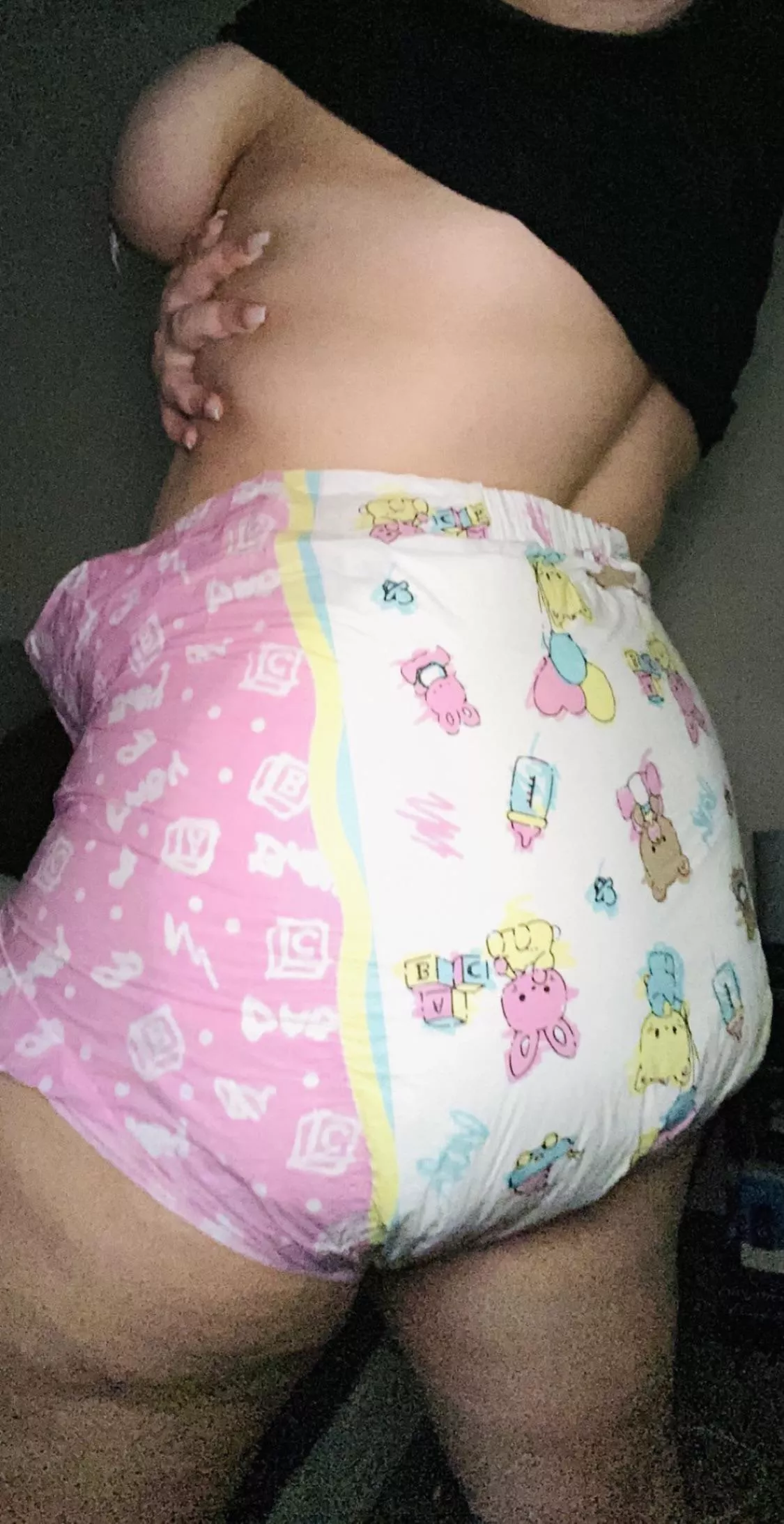 Finally decided to try diapers after years of having the thought in my head & it’s safe to say I’m in love. Ooo & I wet myself🙈😝 posted by nicholesnoww