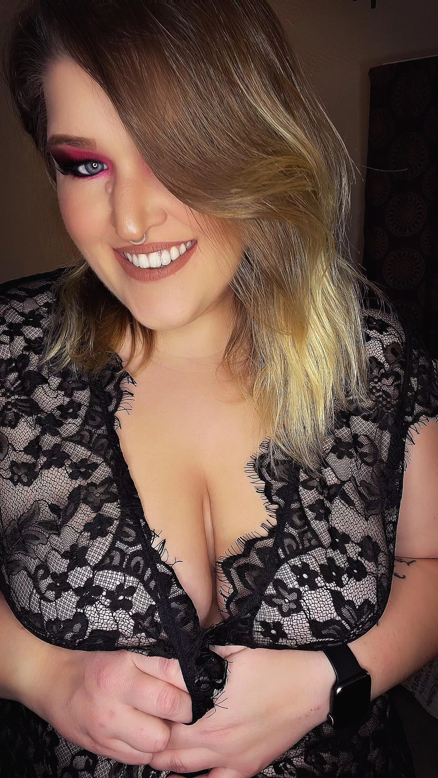 Finally decided to wear some makeup posted by mira-mis-tetas