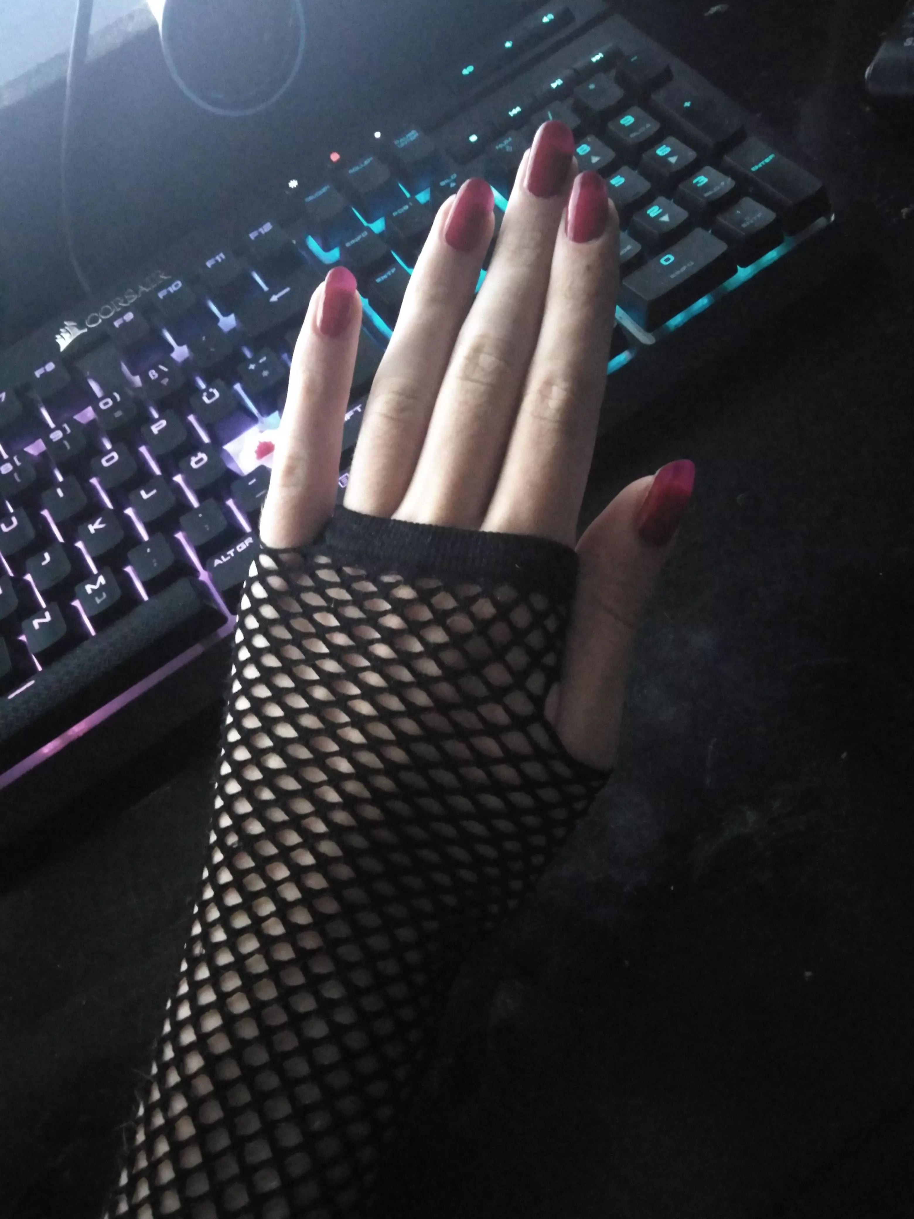 Finally got fishnets. I feel so good rn:) posted by Twixbrotaufstrich