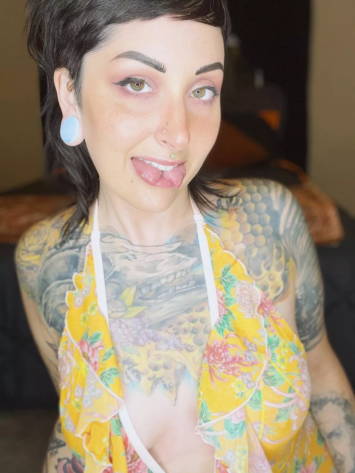 Find out what these tongues can do in a custom [vid] ðŸ‚ get to know me in a [gfe] ðŸ‚ find out what I think about your cock [rate] ðŸ‚ grab a premade for instant gratification posted by dombae