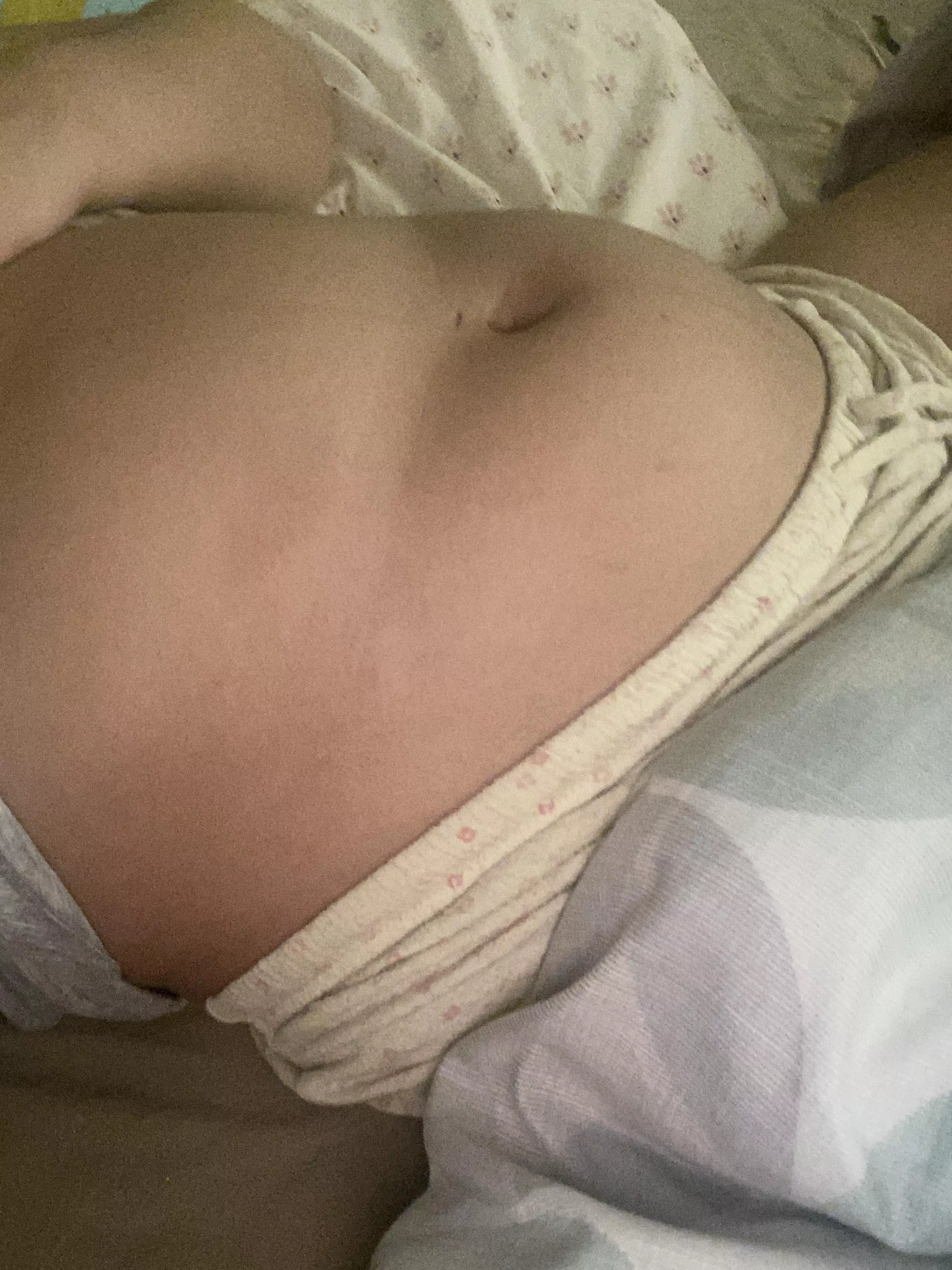 First belly post be nice pls(dont tease me) 🥰 posted by Sunshinee_bby