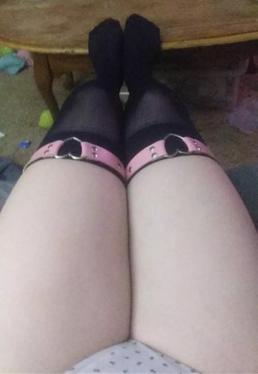 First time, casual thigh pic posted by Casualpicplay