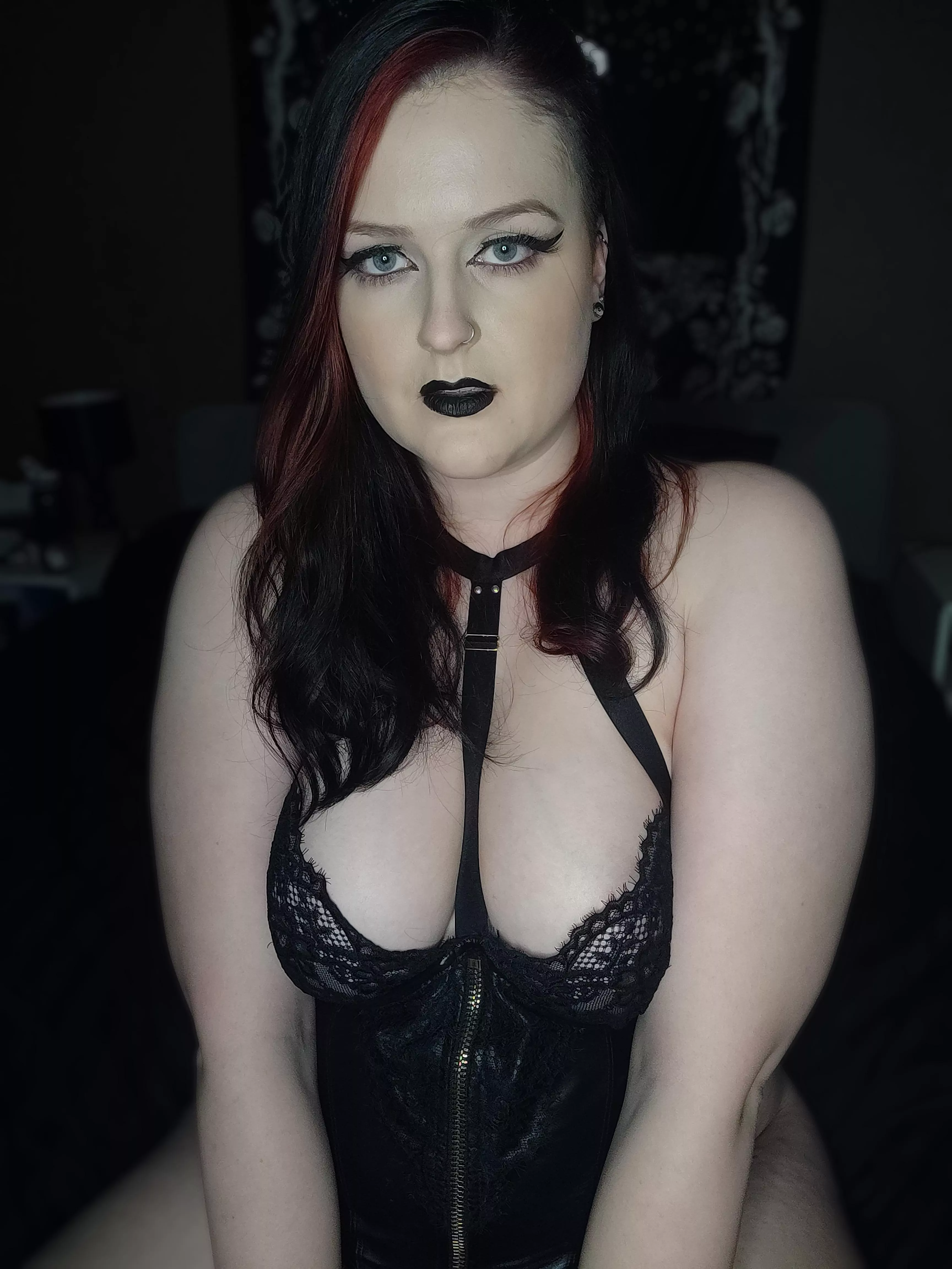 First time I'm showing my face on this subreddit ðŸ˜… Hi posted by gothgirl008