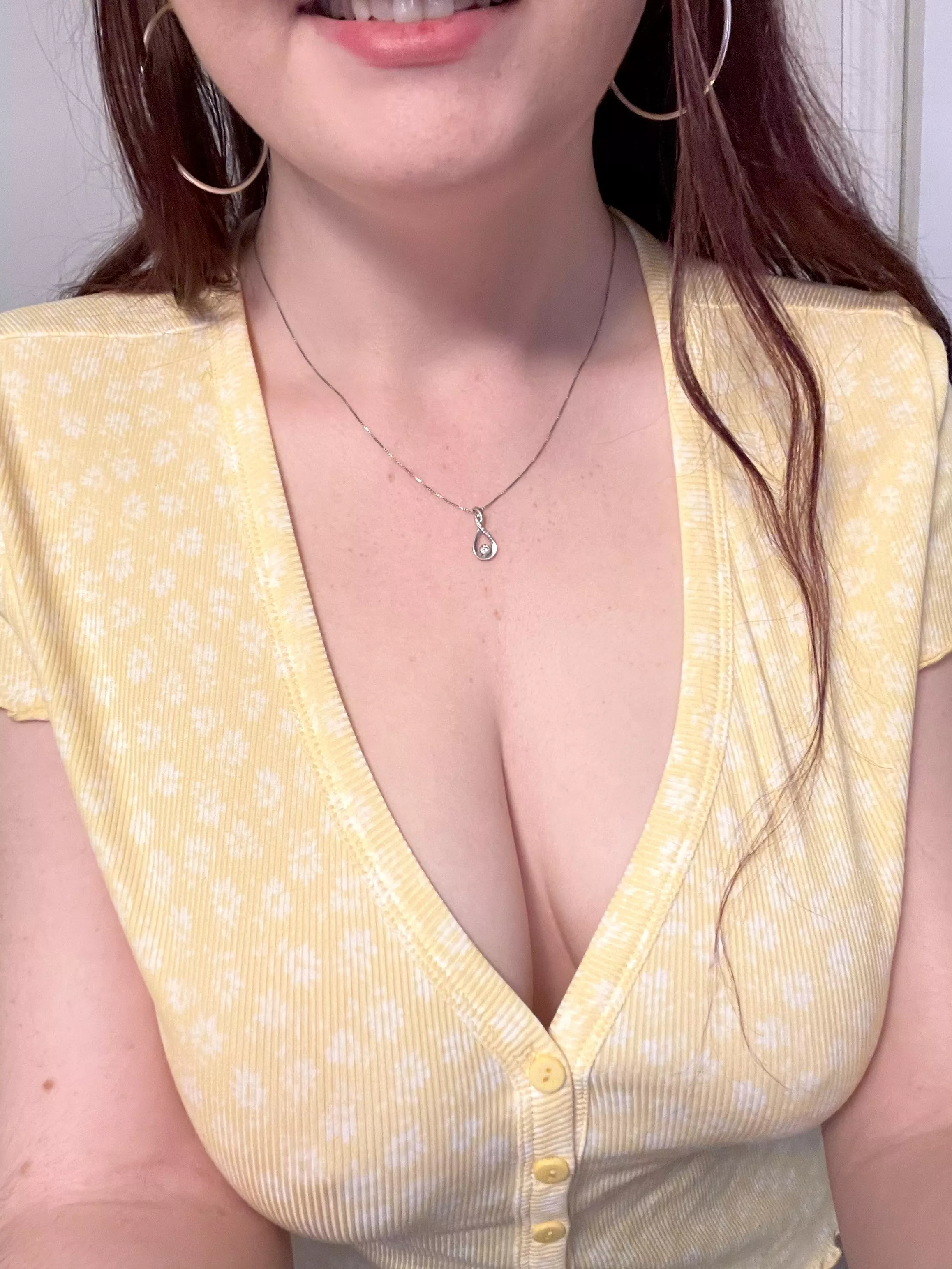 First time posting, but wanted to share this spring time cleavage! posted by lovelocked44