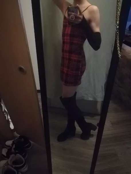 first time posting something on reddit, hope i look cute enough posted by Strawberry_Weekly