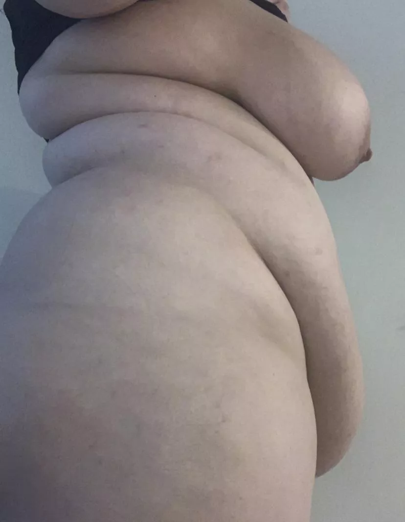 First time showing my side view ðŸ¥ºCanâ€™t wait to make this belly nice and round this weekendâ€¦.. What hangs more- my boobs or belly? ðŸ¤£ posted by ashleyeats2245