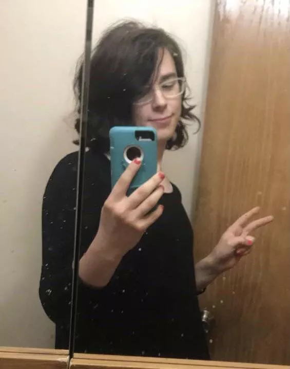 First time showing myself here(I’m actually transgender but I think I fall under Femboys too) posted by SpoopyTr4ns