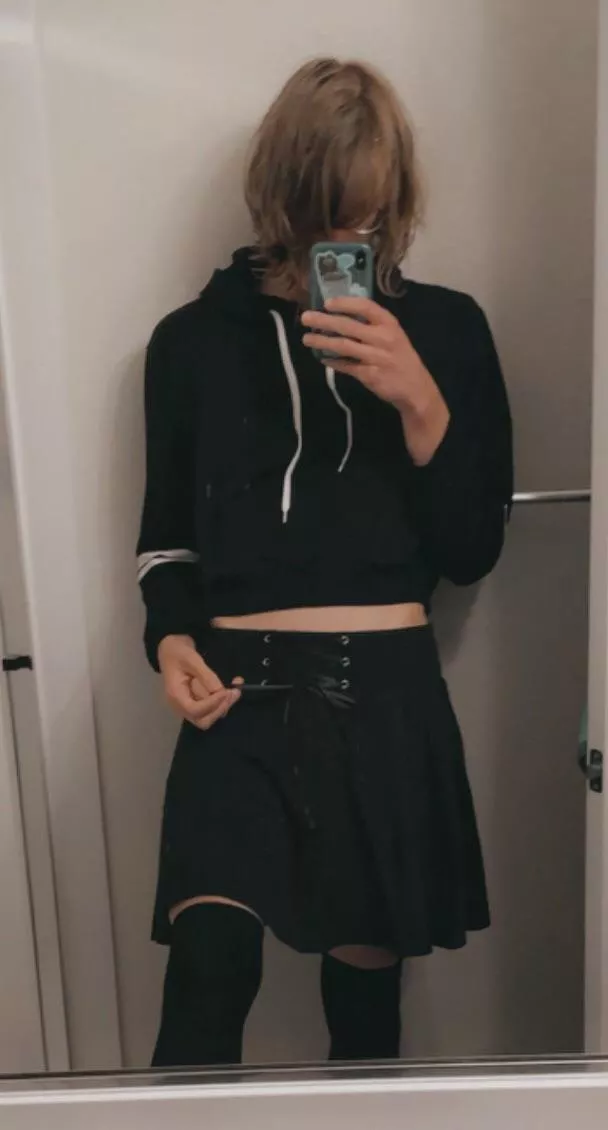 First time wearing a skirt. Feels so gooood ༼ つ ಥ_ಥ ༽つ posted by MilchbubiLP