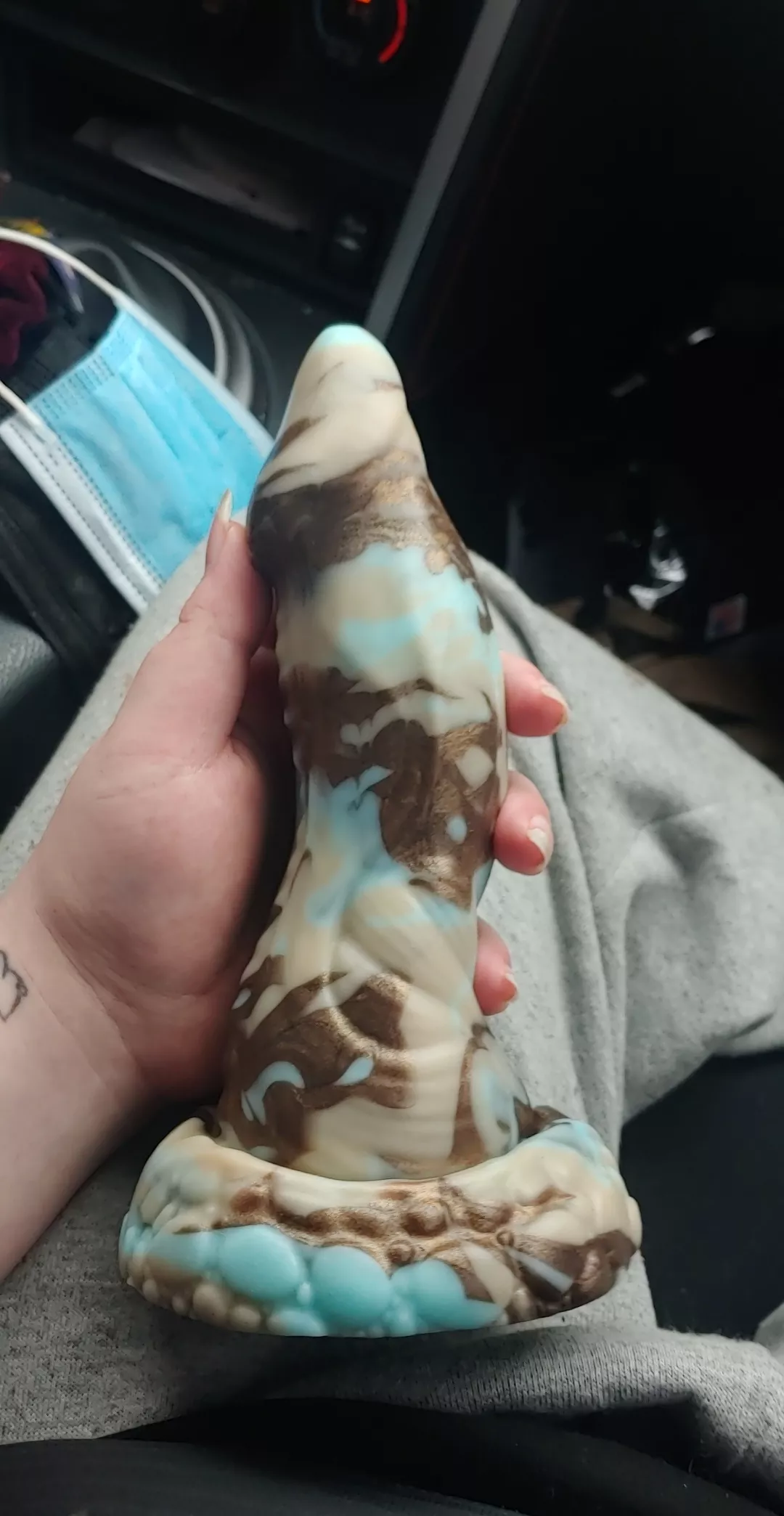 First toy finally arrived! Nox in Mint Chocolate Chip! I've had a Flint Sheath, so I'm excited to finally have a toy! 💕 posted by RedVyxxenRedFox