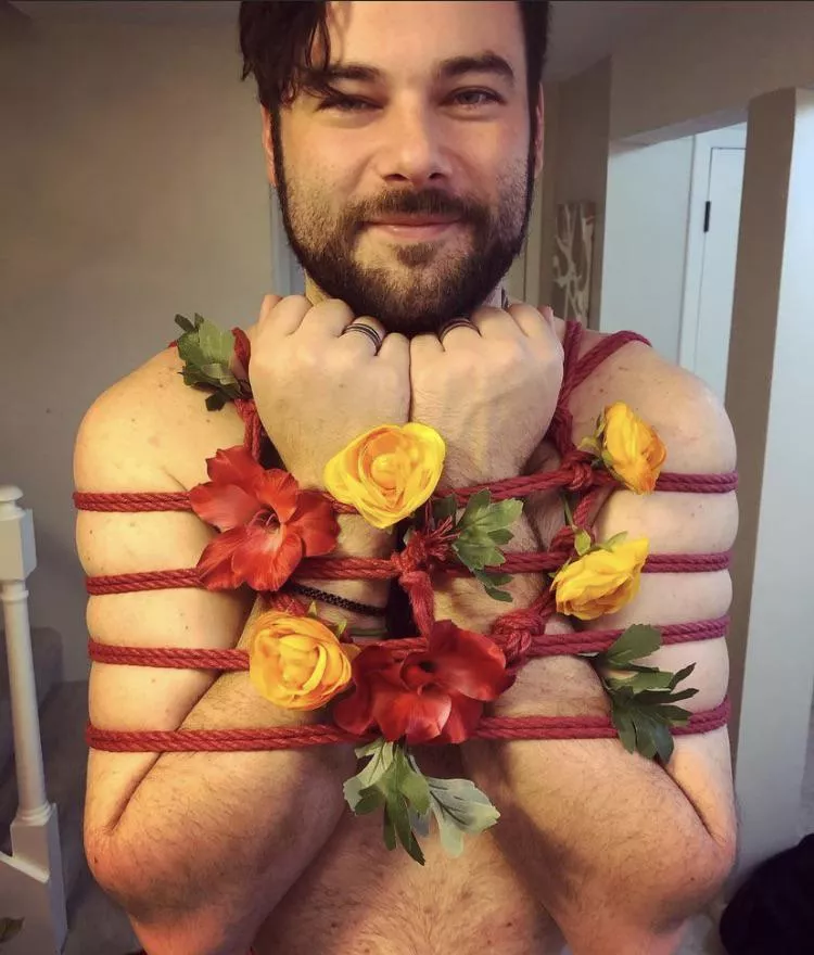 Fishermanâ€™s harness + flowers posted by RopeFaelan