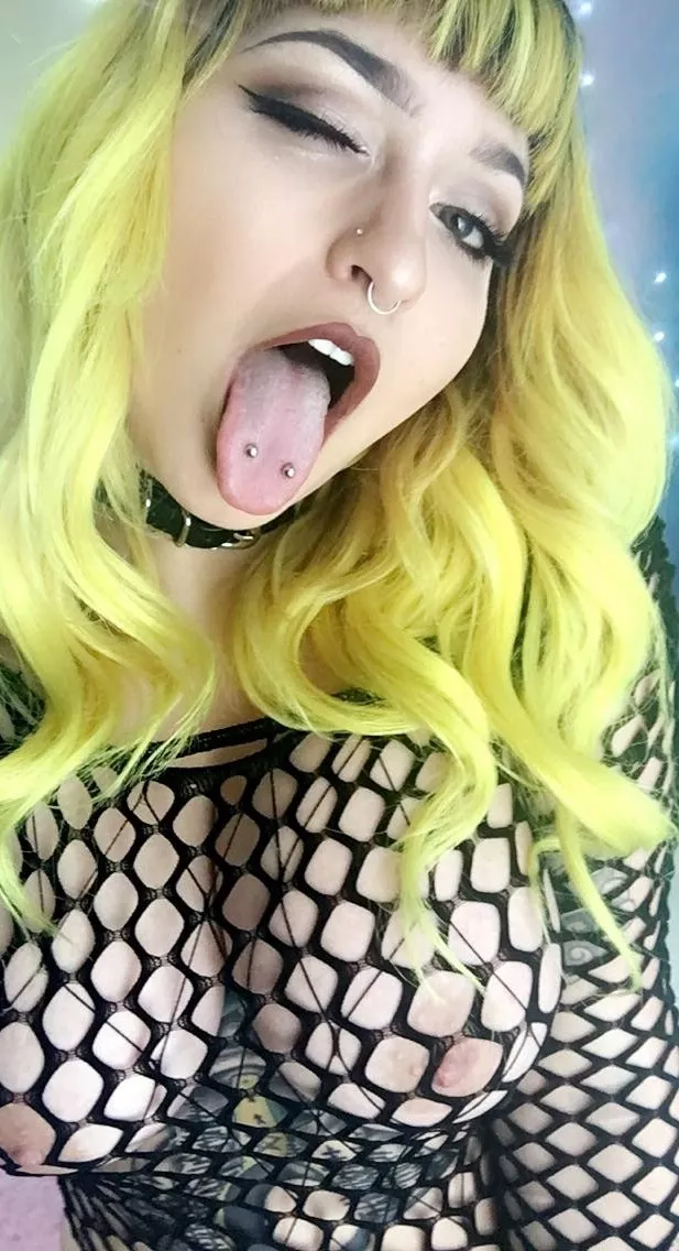 Fishnet bimbo tist they're finally dropping, I love my G cups! Getting lips this month  posted by kindlycarefree