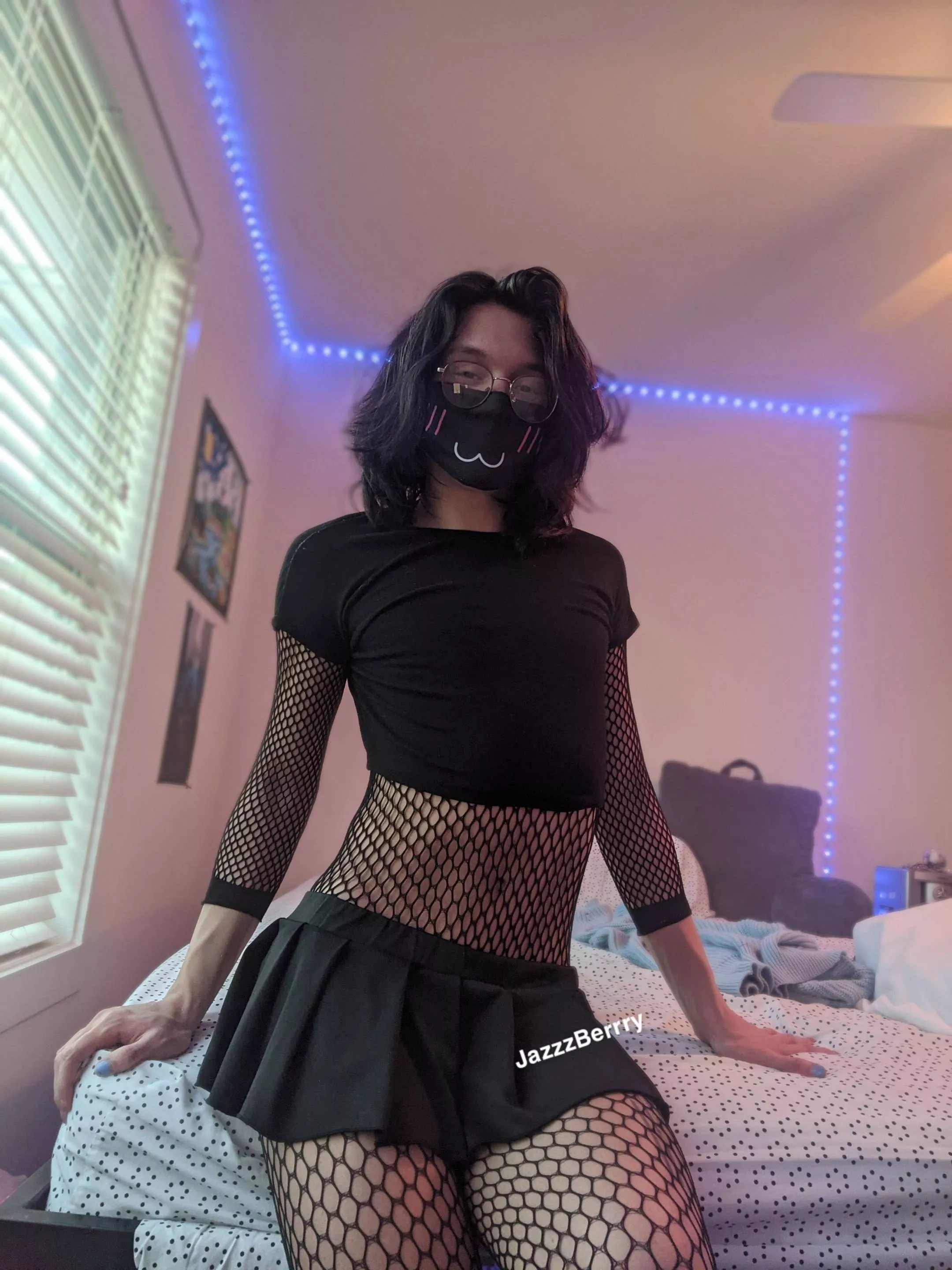 fishnets uwu posted by JazzzBerrry