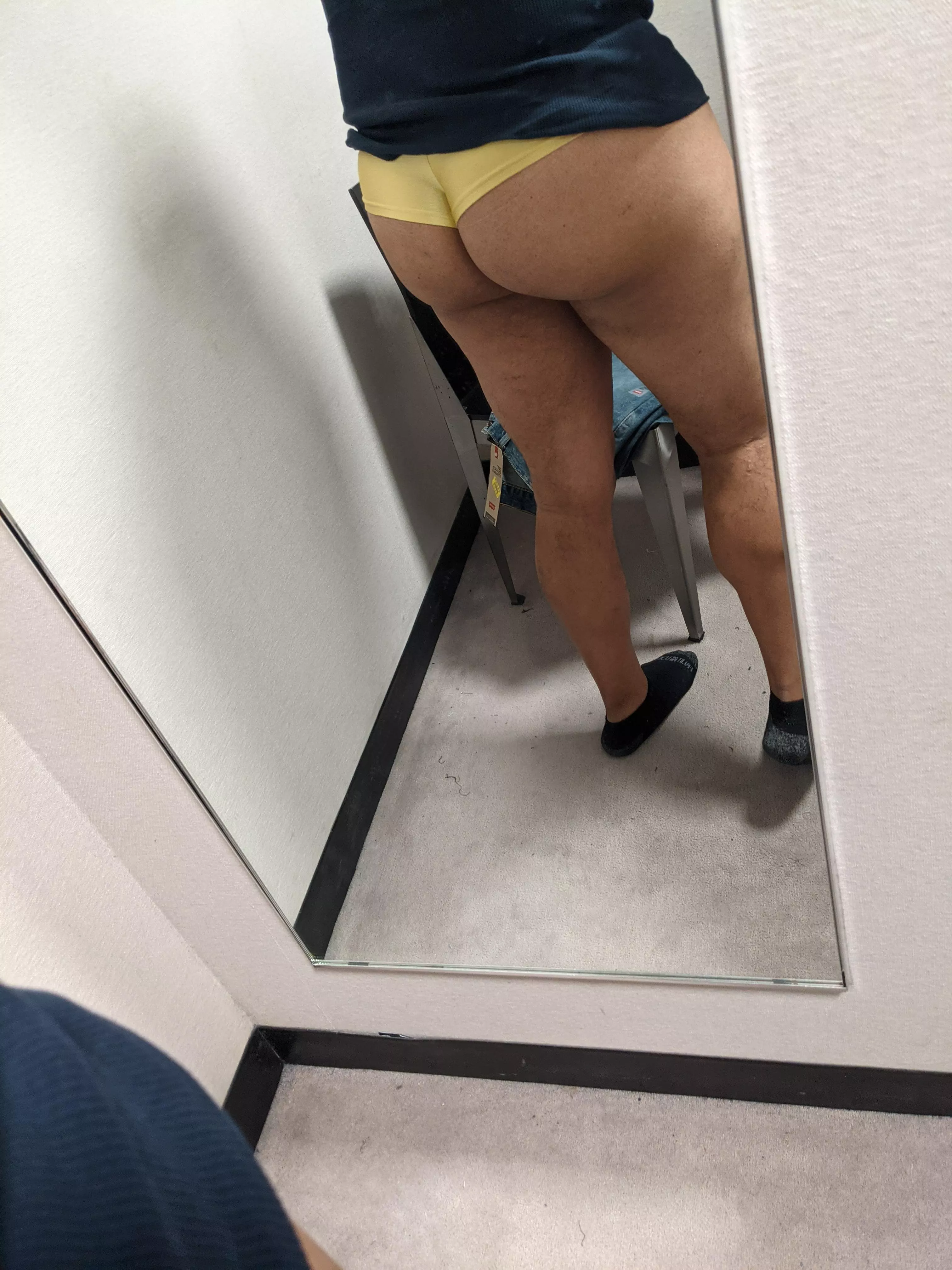 Fitting room fun posted by mxdbi40