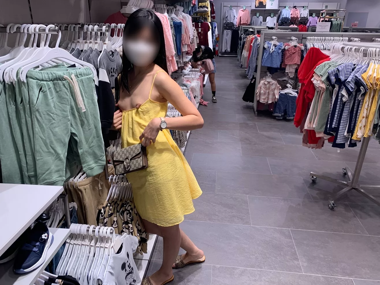 Flashing at H&M, probably got caught by the security camera lol [F] posted by makoto_karena