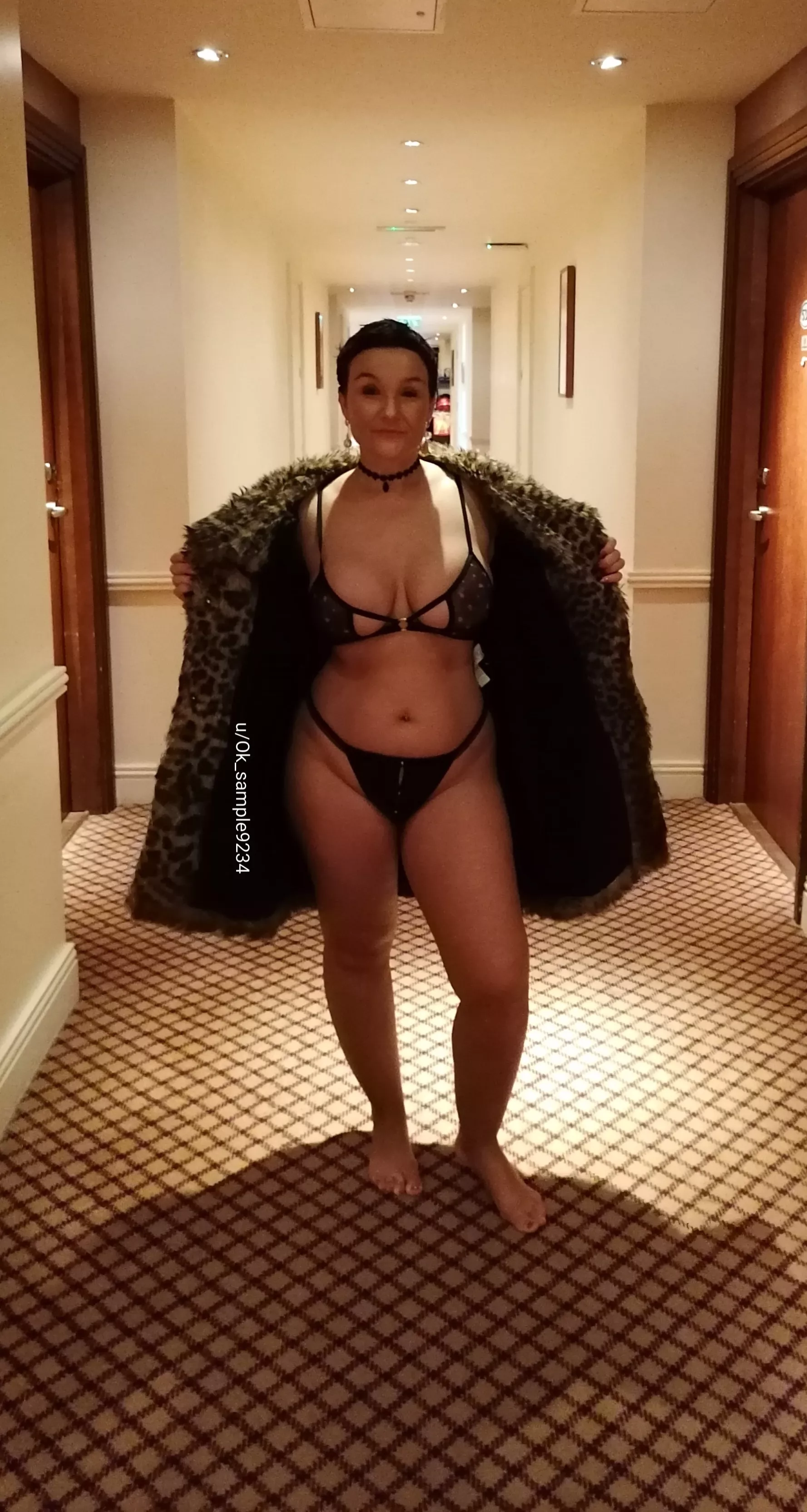 Flashing in the hotel corridor 😈😈 posted by Ok_Sample9234