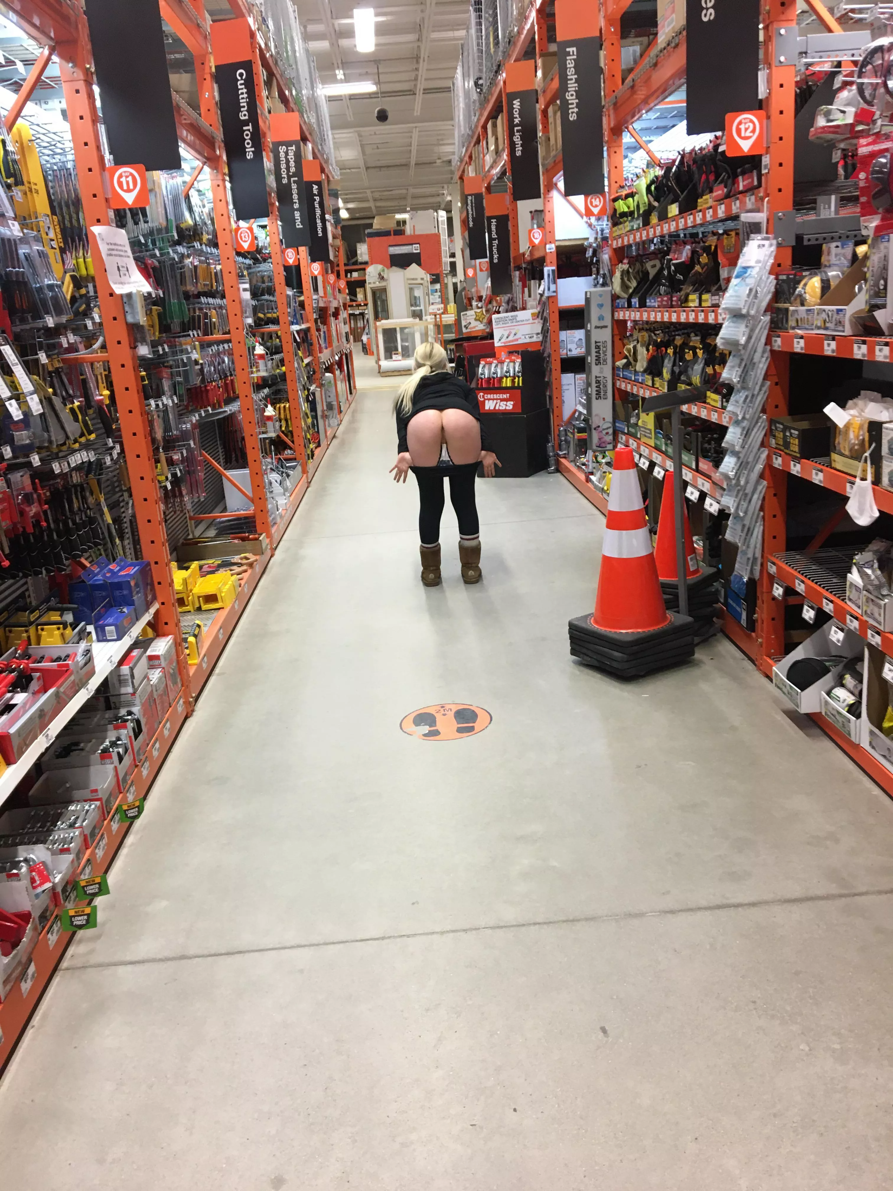 FLASHING my pussy in HOME DEPOT 😈 posted by xxbebebxx