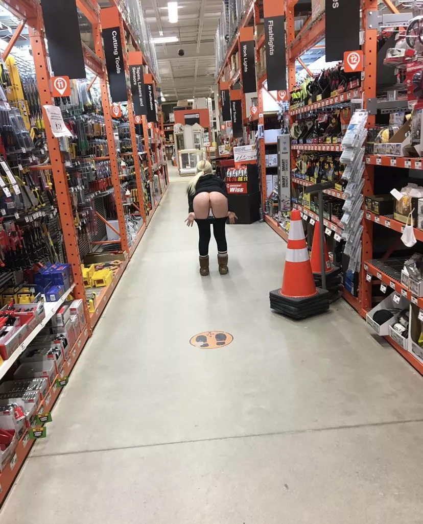 FLASHING my Pussy in HOME DEPOT 😈 posted by xxbebebxx