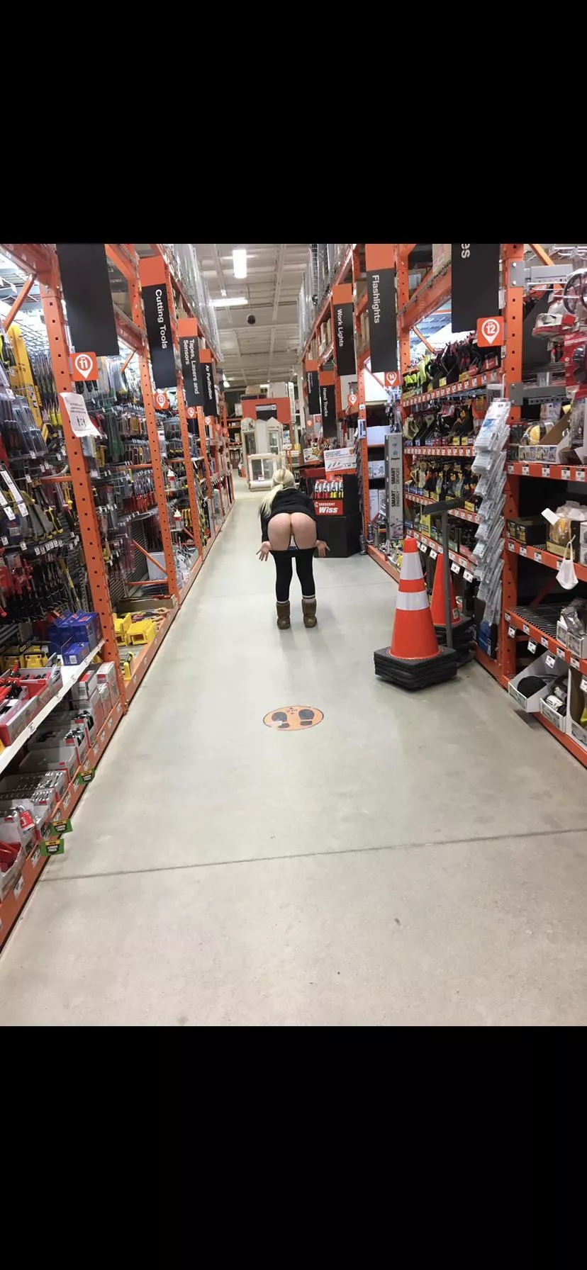 Flashing my Tiiiight little pussy in Home Depot posted by xxbebebxx